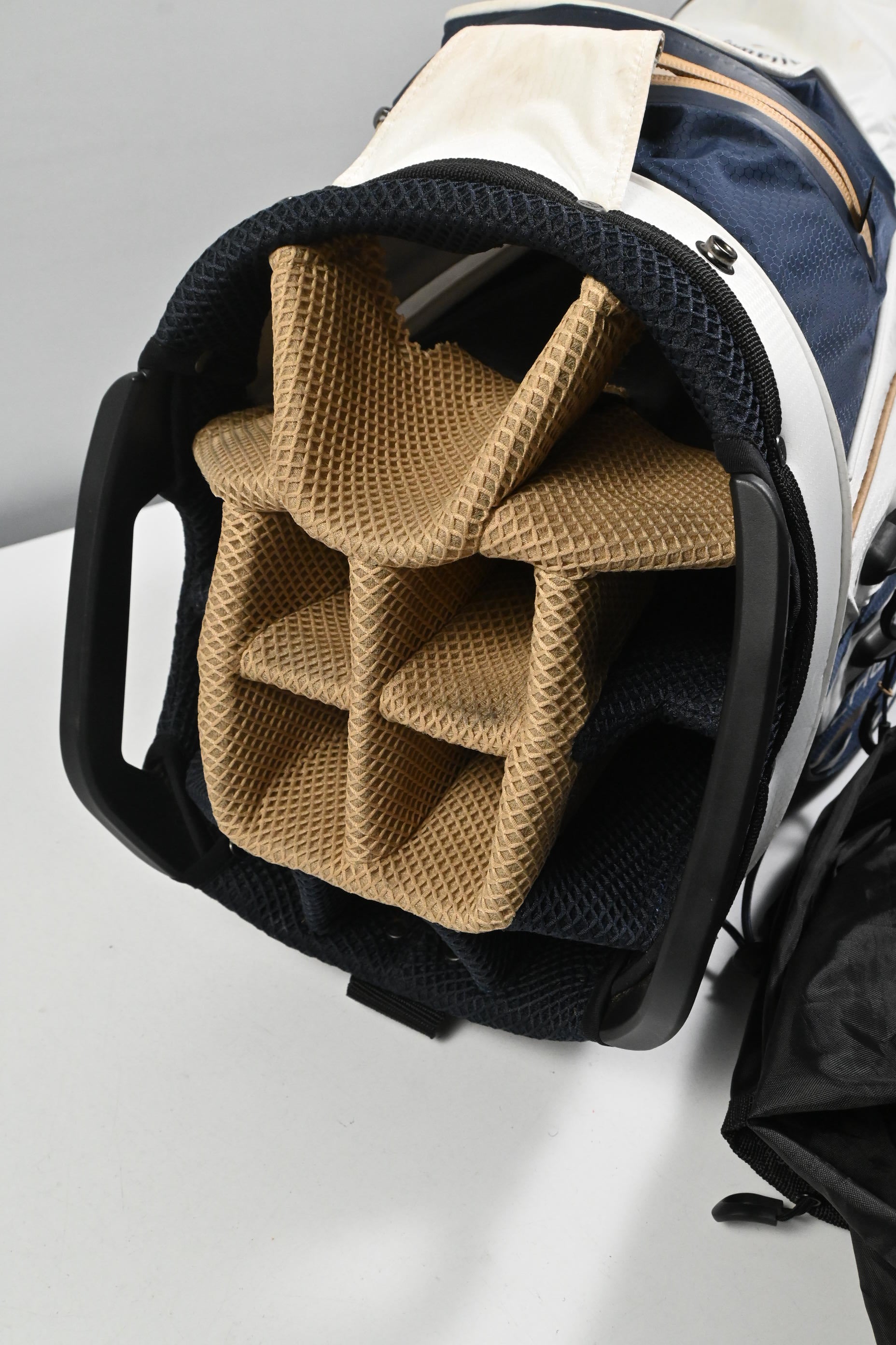 Callaway Chev 14 Dry Cart Bag / 14-Way Divider / White, Navy & GOld