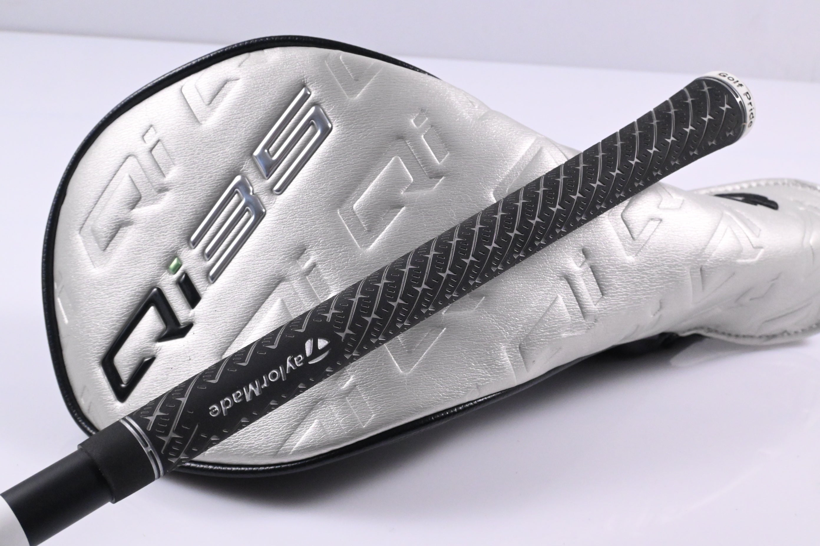 Taylormade Qi35 Max Lite Driver / 10.5 Degree / Regular Flex Vanquish 4 Shaft