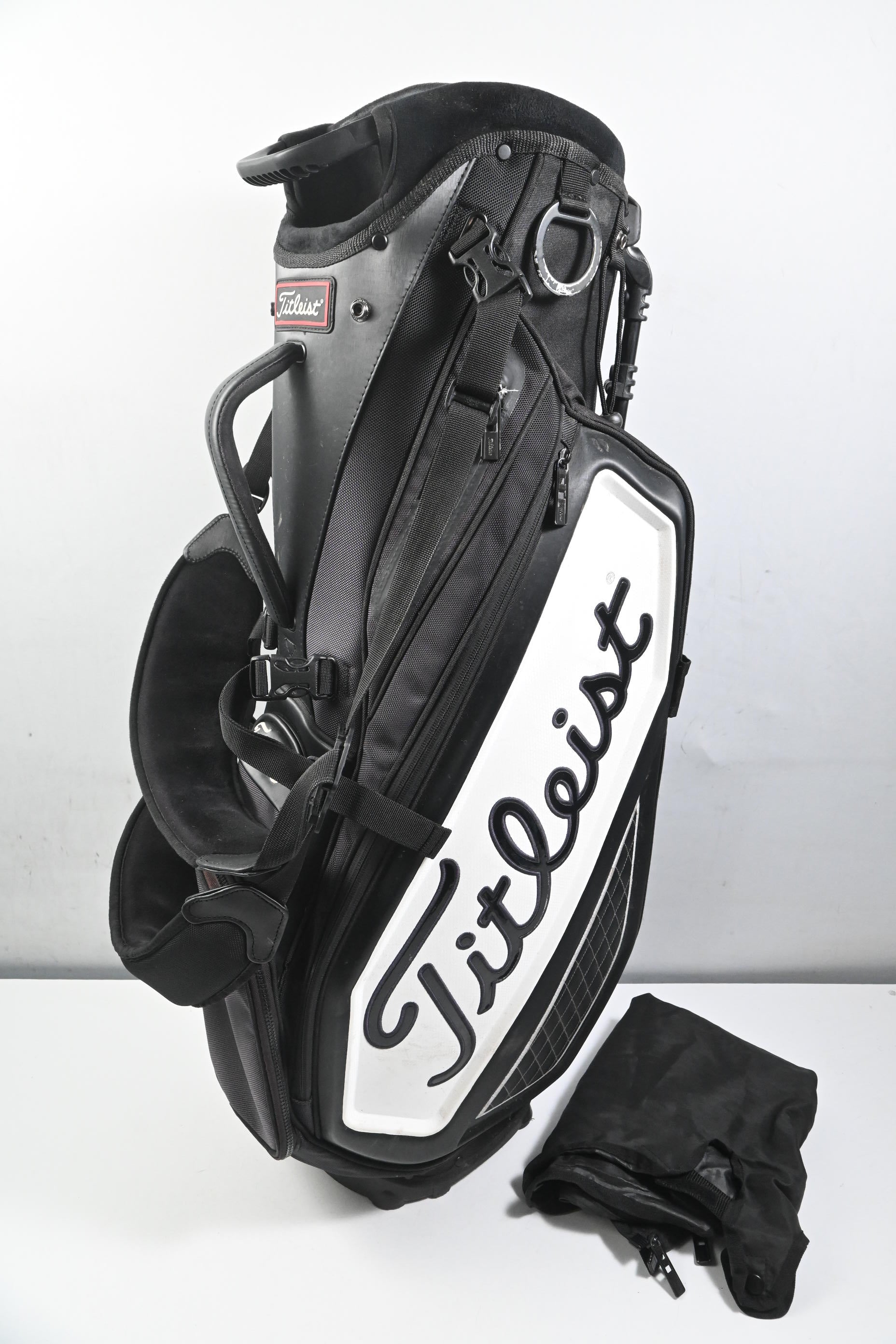 Titleist Tour Series Stand Bag / 4-Way Divider / Black, White