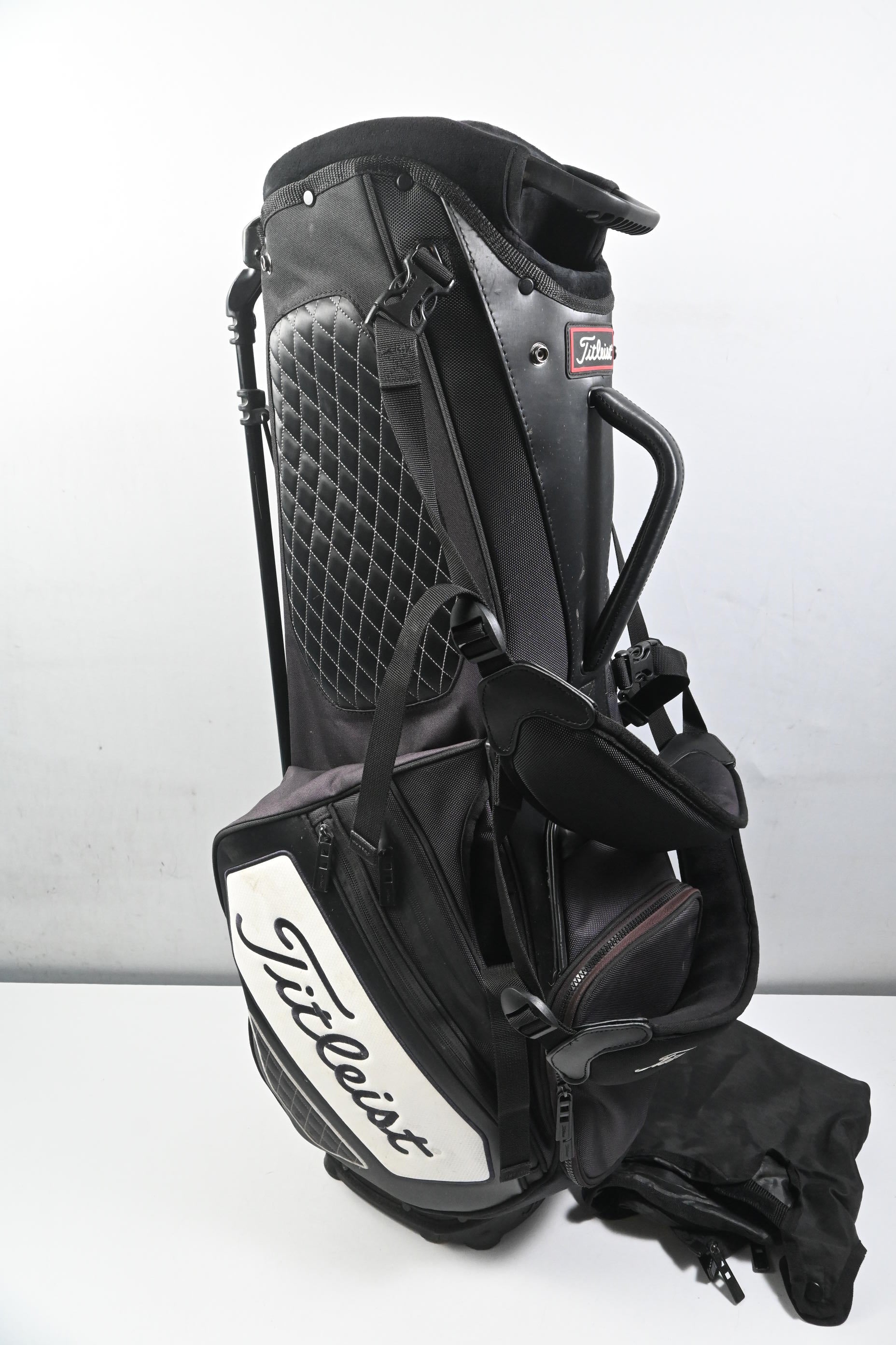 Titleist Tour Series Stand Bag / 4-Way Divider / Black, White