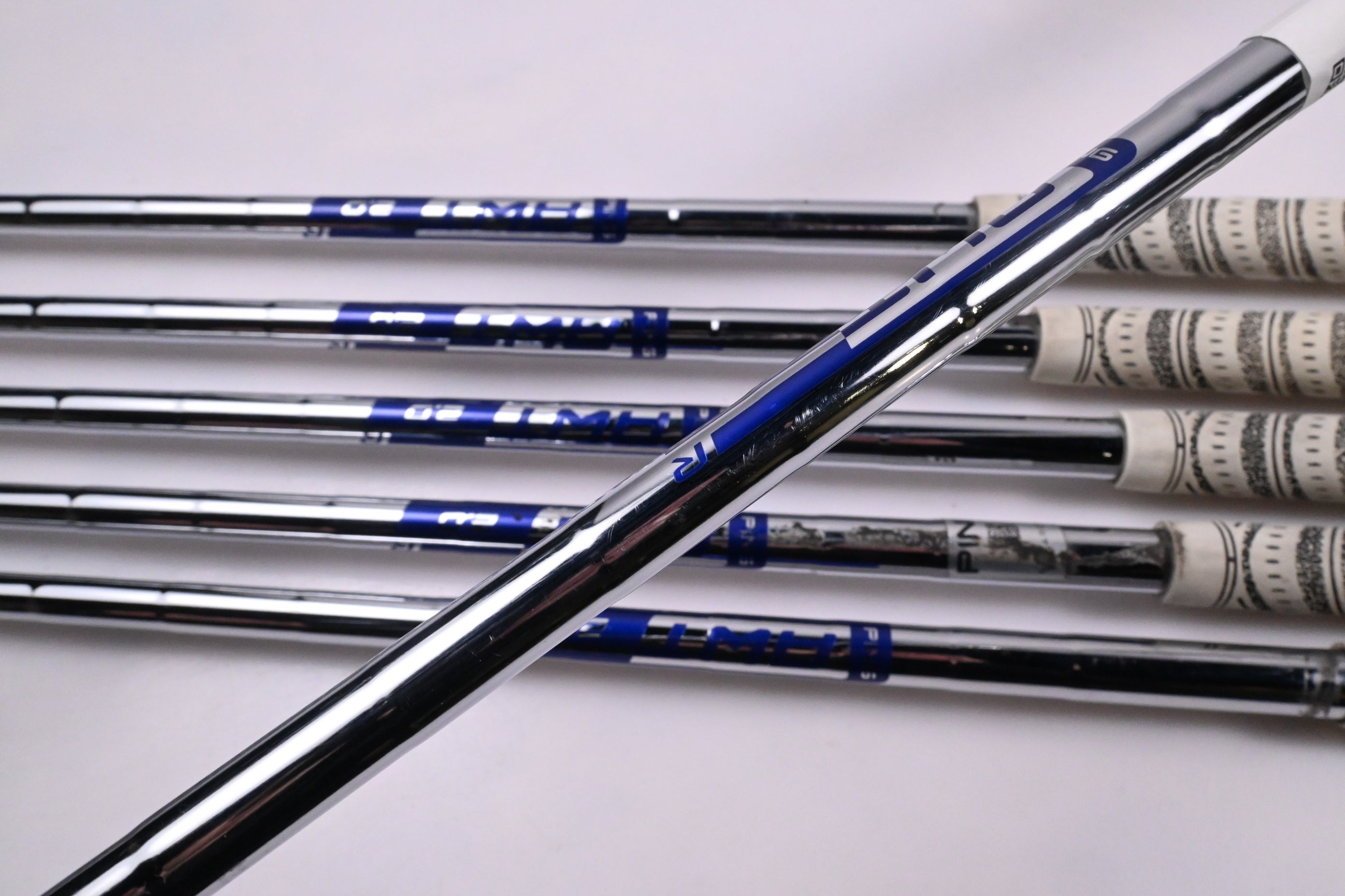 Ping G425 Irons / 5-PW / White Dot / Regular Flex Ping AWT 2.0 Shafts