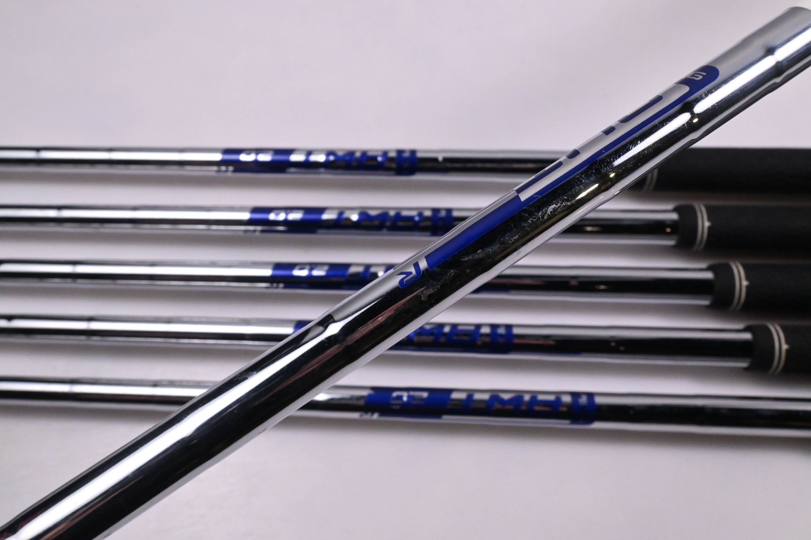 Ping G410 Irons / 5-PW / White Dot / Regular Flex Ping AWT 2.0 Shafts