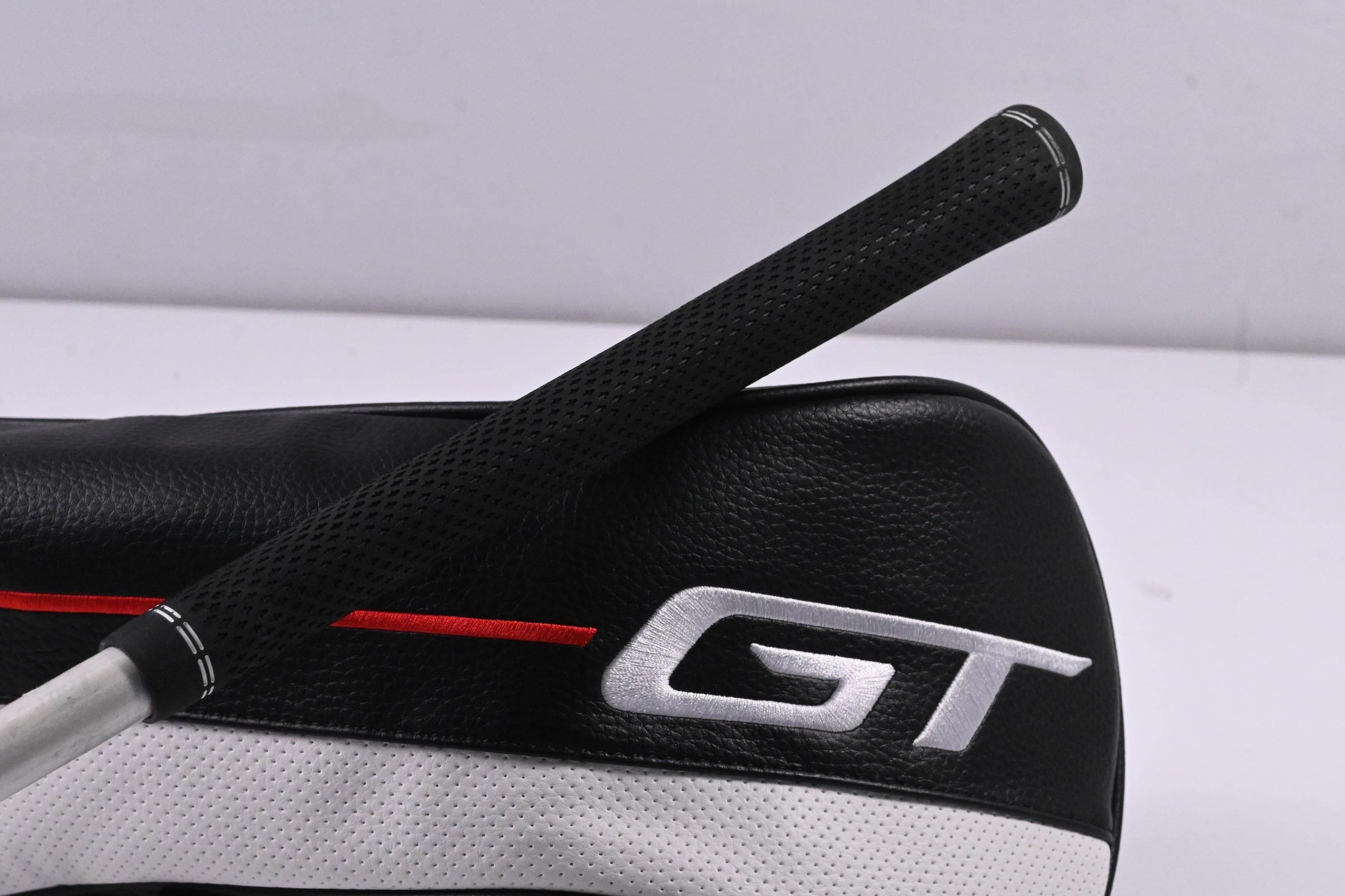 Left Hand Titleist GT2 Driver / 9 Degree / X-Flex Tour AD Graphite Design DI-6