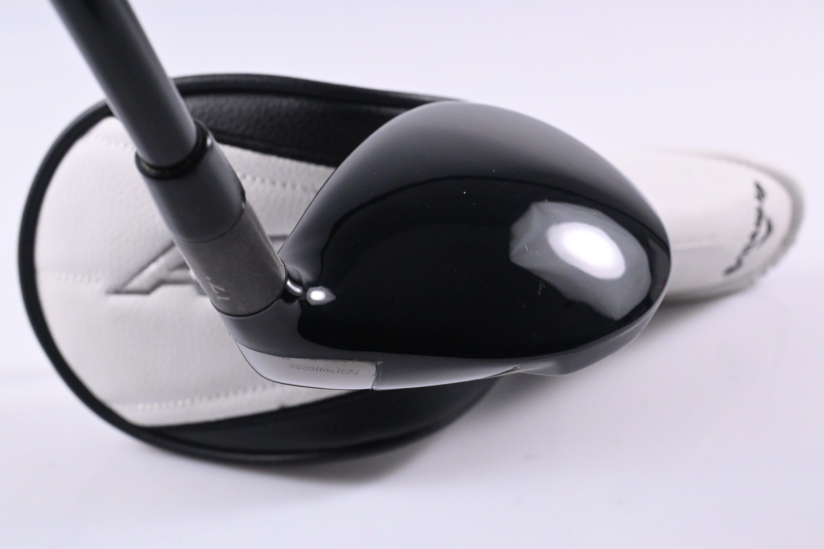 Callaway Apex UW 24 #2 Hybrid / 17 Degree / Stiff Flex MMT 80 Shaft