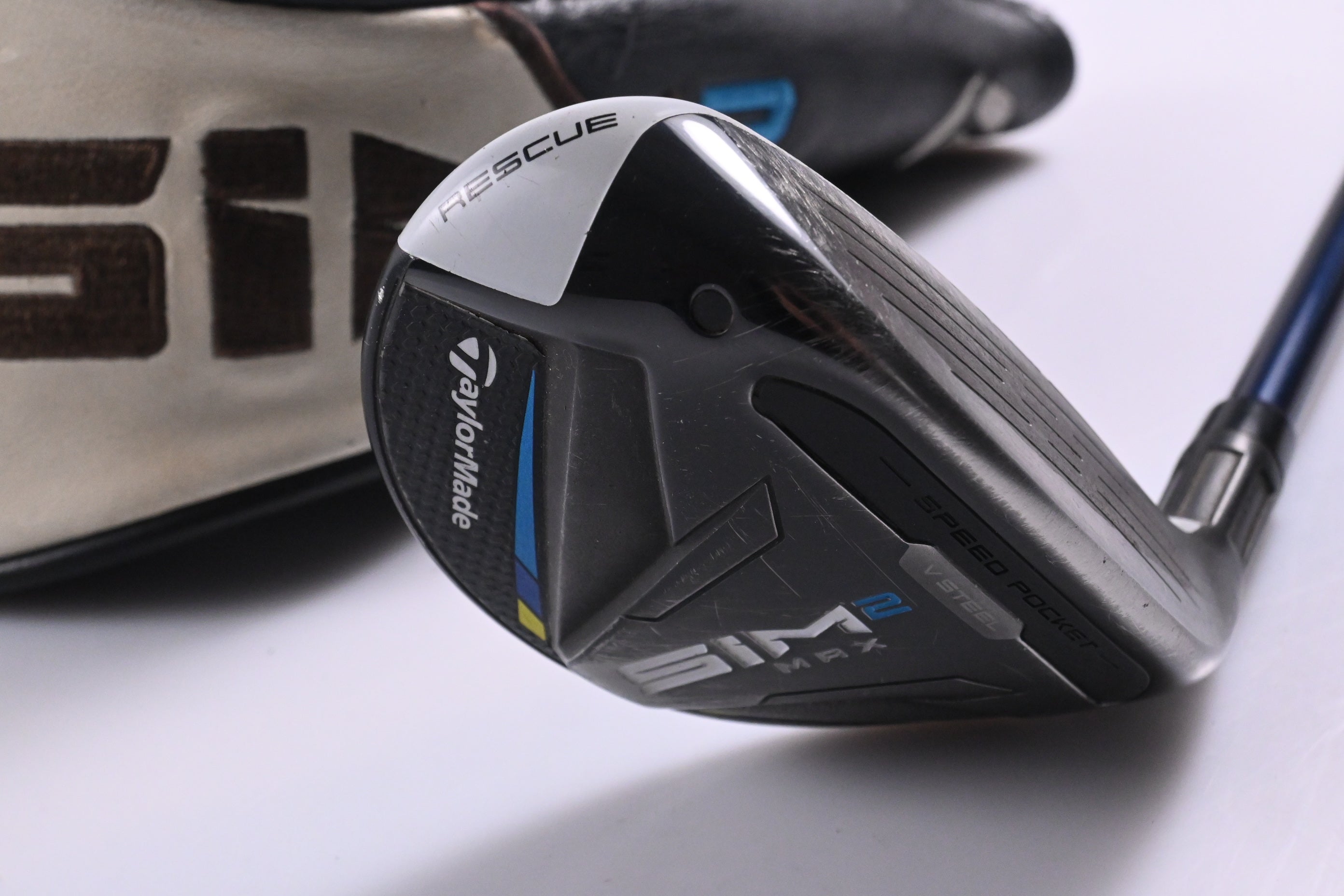 Taylormade SIM2 Max #4 Hybrid / 22 Degree / Regular Flex Ventus Blue 6 Shaft