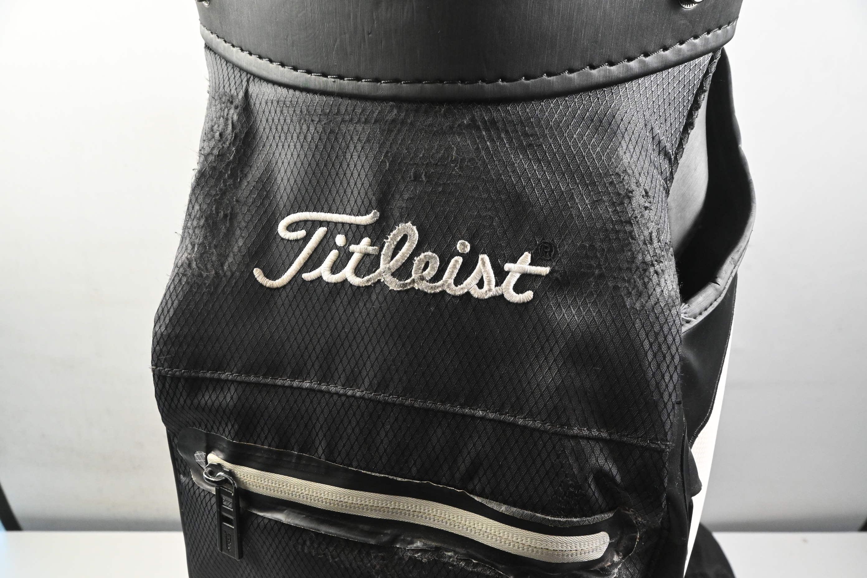 Titleist StaDry Cart Bag / 15-Way Divider / Black, White