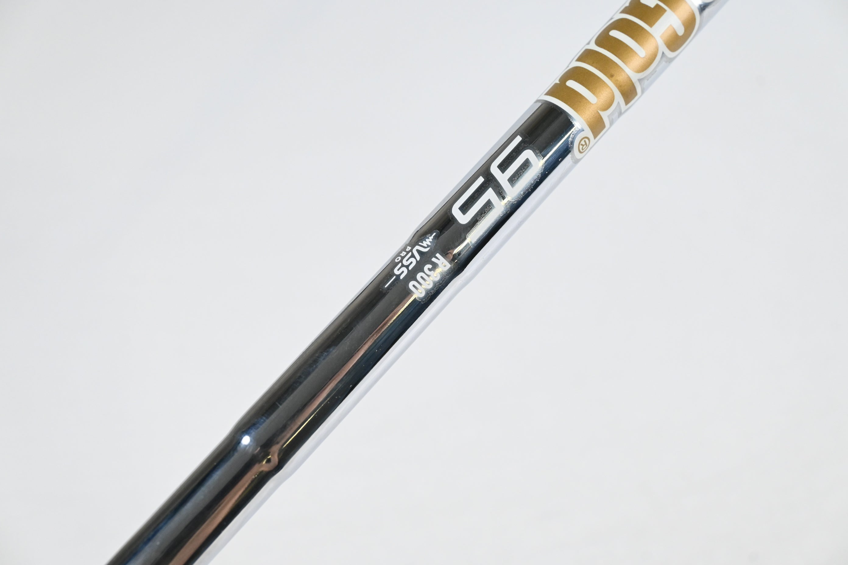 Wilson D9 Forged Gap Wedge / 49 Degree / Regular Flex Dynamic Gold R300 95 Shaft