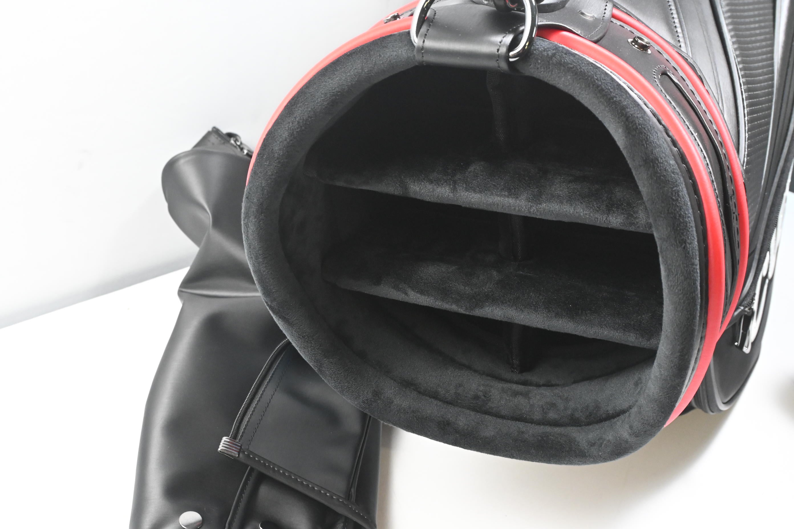 Cleveland Staff Tour Bag / 6-Way Divider / Black, Red