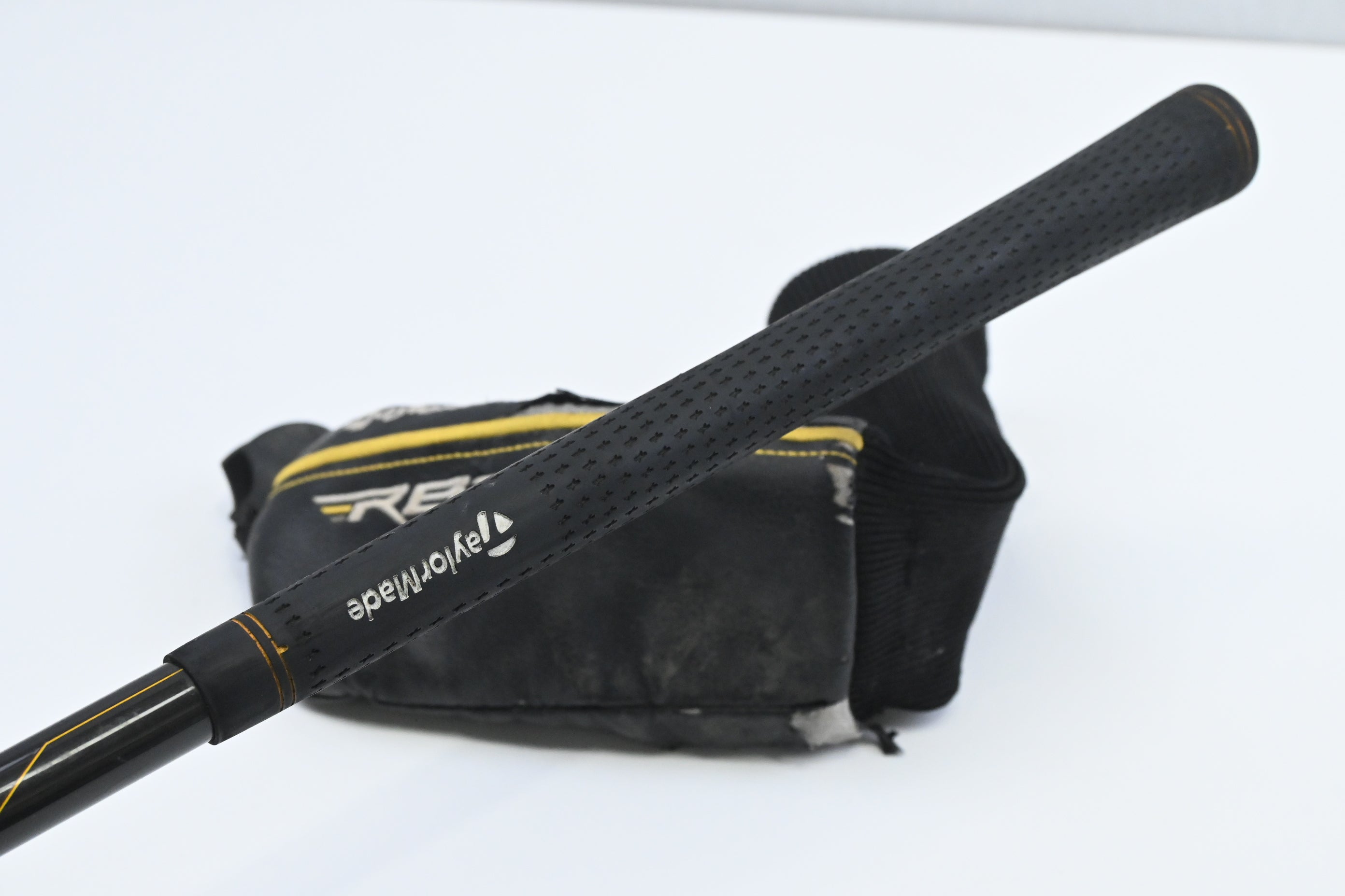 Taylormade RBZ Black #4 Hybrid / 22 Degree / Regular Flex Rocketfuel 65 Shaft