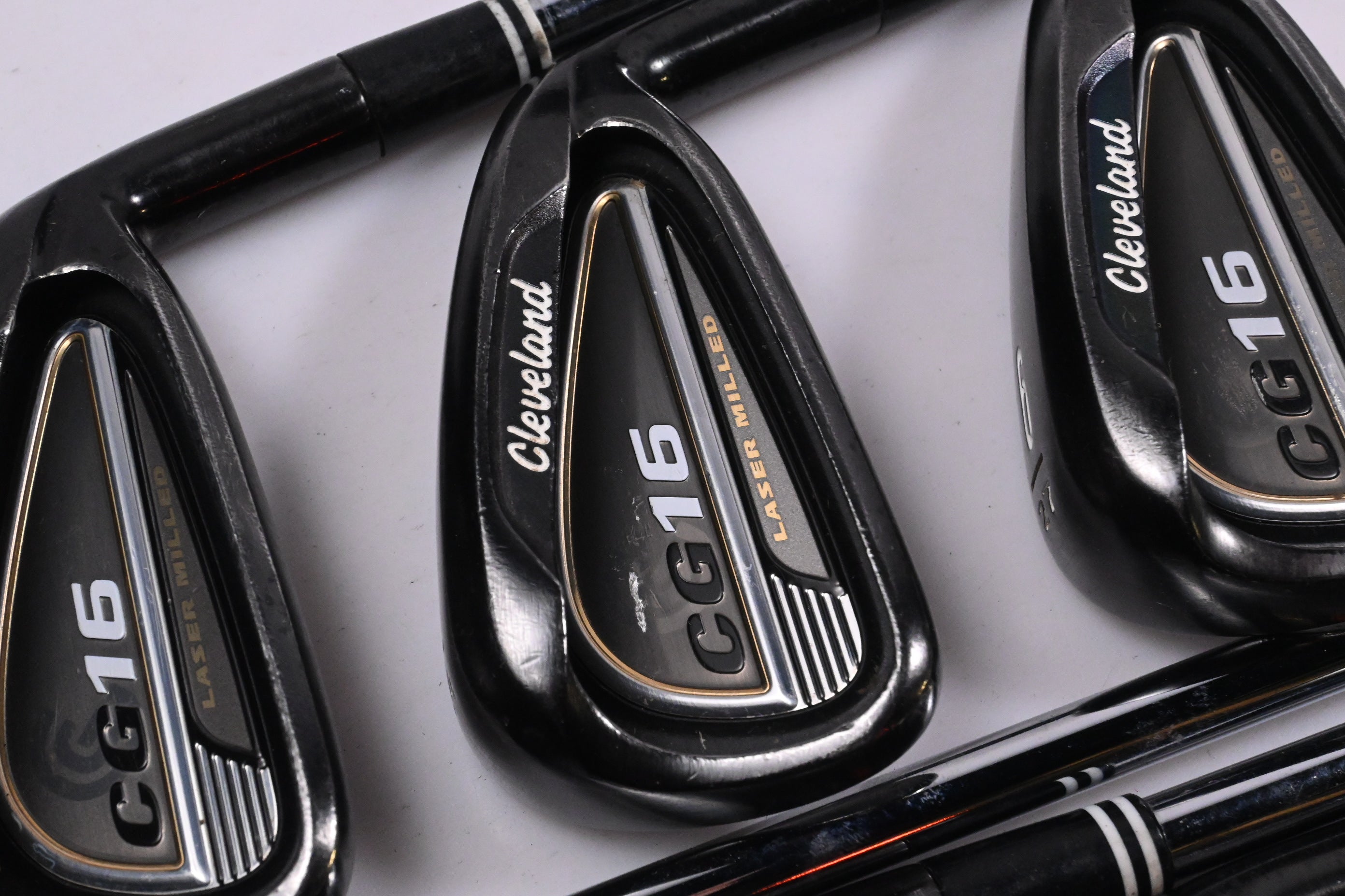 Cleveland CG16 Black Pearl Irons / 4-PW / Regular Flex Cleveland Traction 85