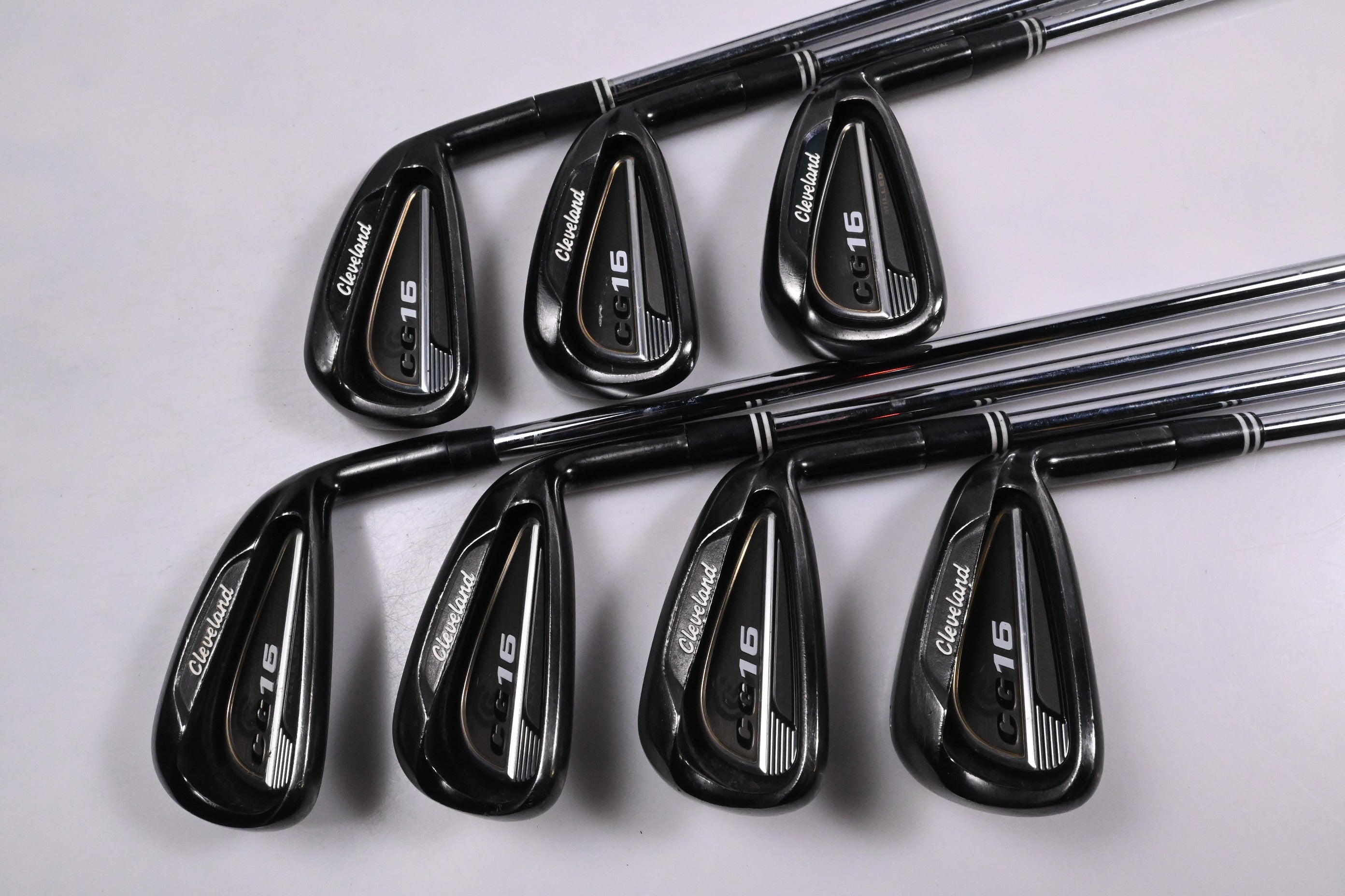 Cleveland CG16 Black Pearl Irons / 4-PW / Regular Flex Cleveland Traction 85