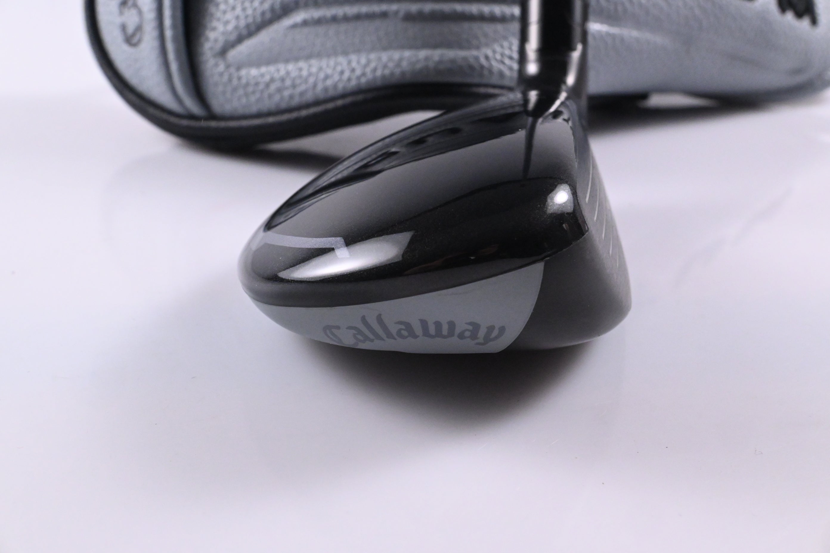 Callaway Quantum Max OS #4 Hybrid / 20 Degree / Regular Flex Denali Frost Silver