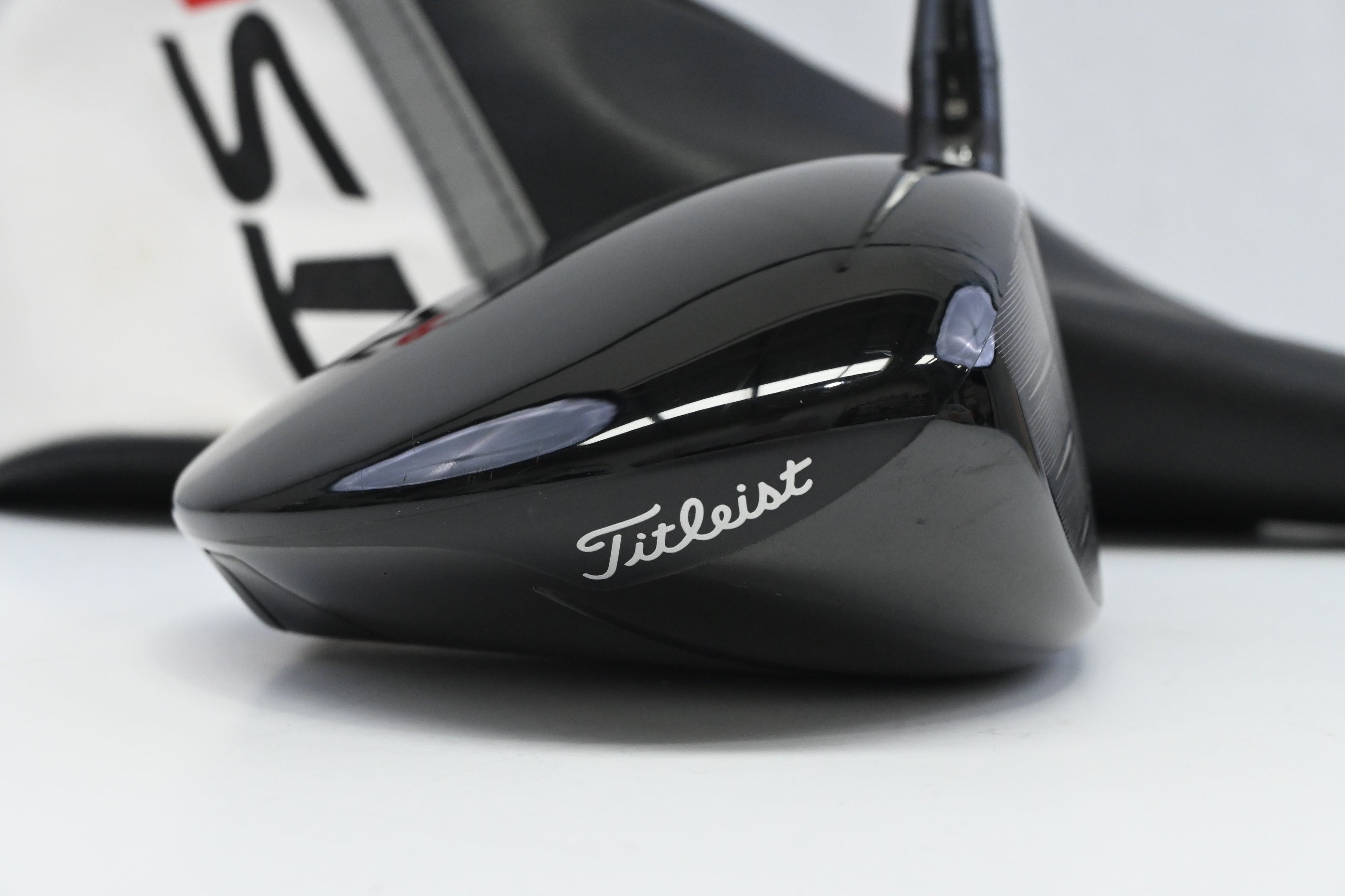 Titleist TSR2 Driver / 10 Degree / Regular Flex Fujikura AirSpeeder 40 Shaft