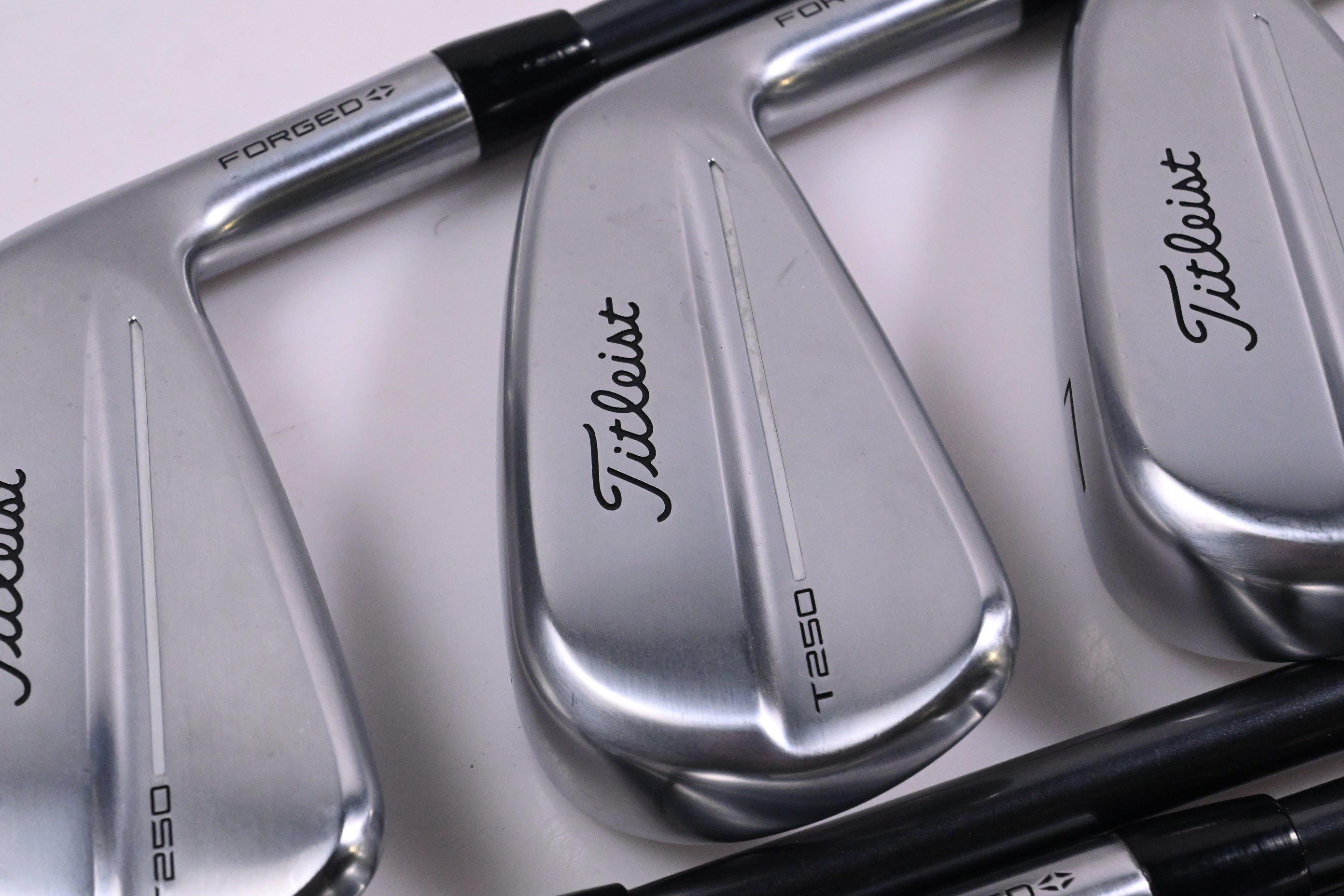Titleist T250 2025 Irons / 5-PW+48° / Regular Flex MMT AMC Red 65 Shafts