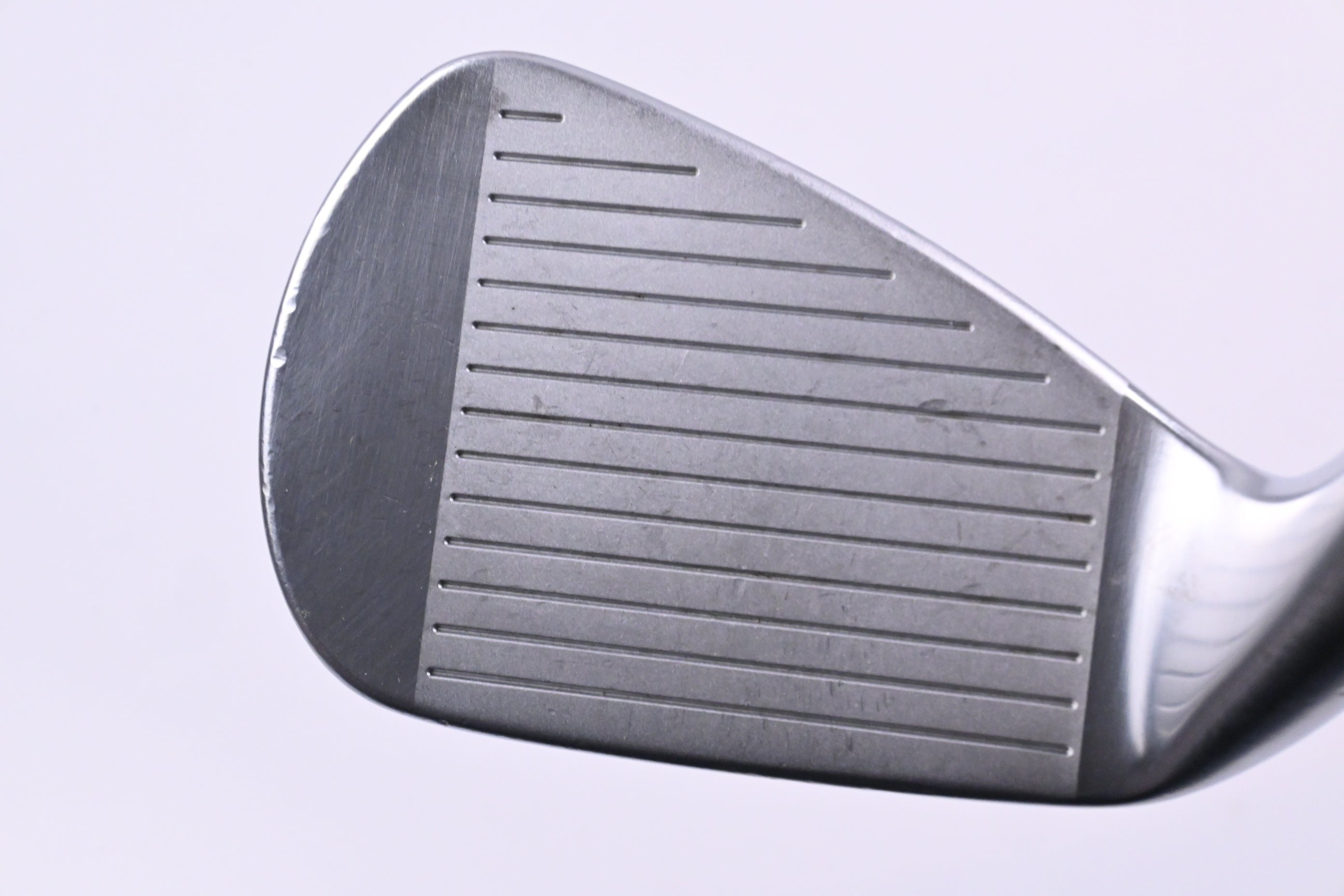 Titleist 718 MB Pitching Wedge / 47 Degree / X-Flex Dynamic Gold X100 Shaft