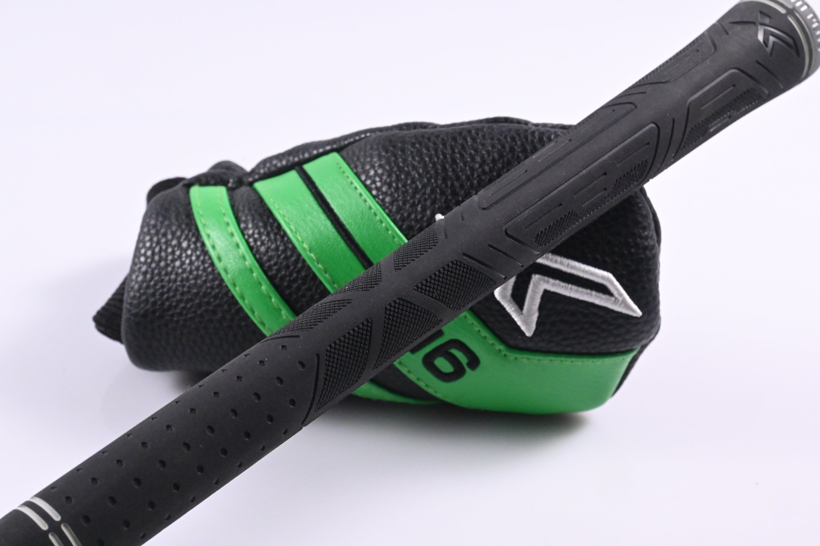 XXIO X 2022 #6 Hybrid / 26 Degree / Regular Flex Diamana ZX 50 Shaft