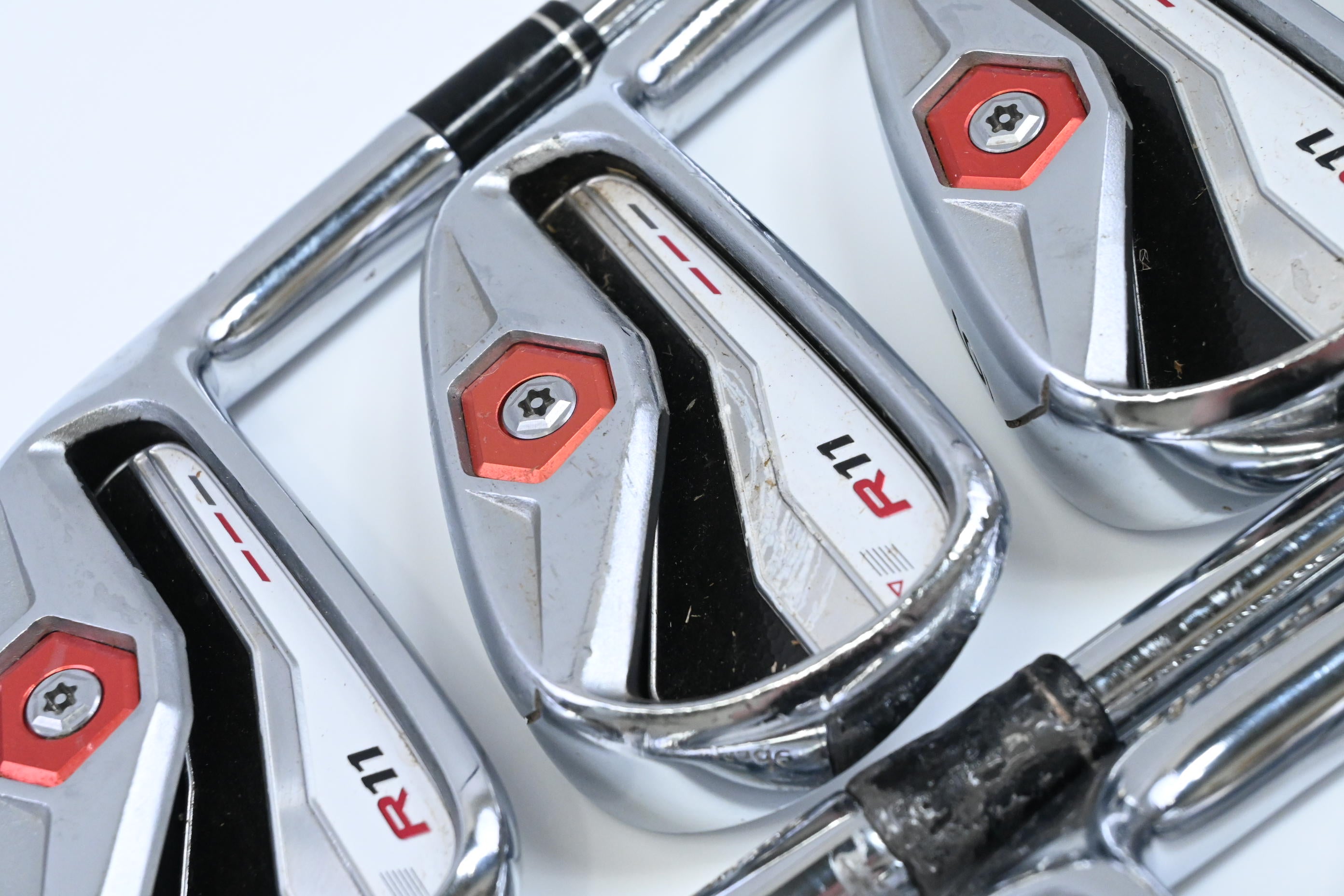 Taylormade R11 Irons / 4-PW+AW+SW / Regular Flex KBS 90 Shafts