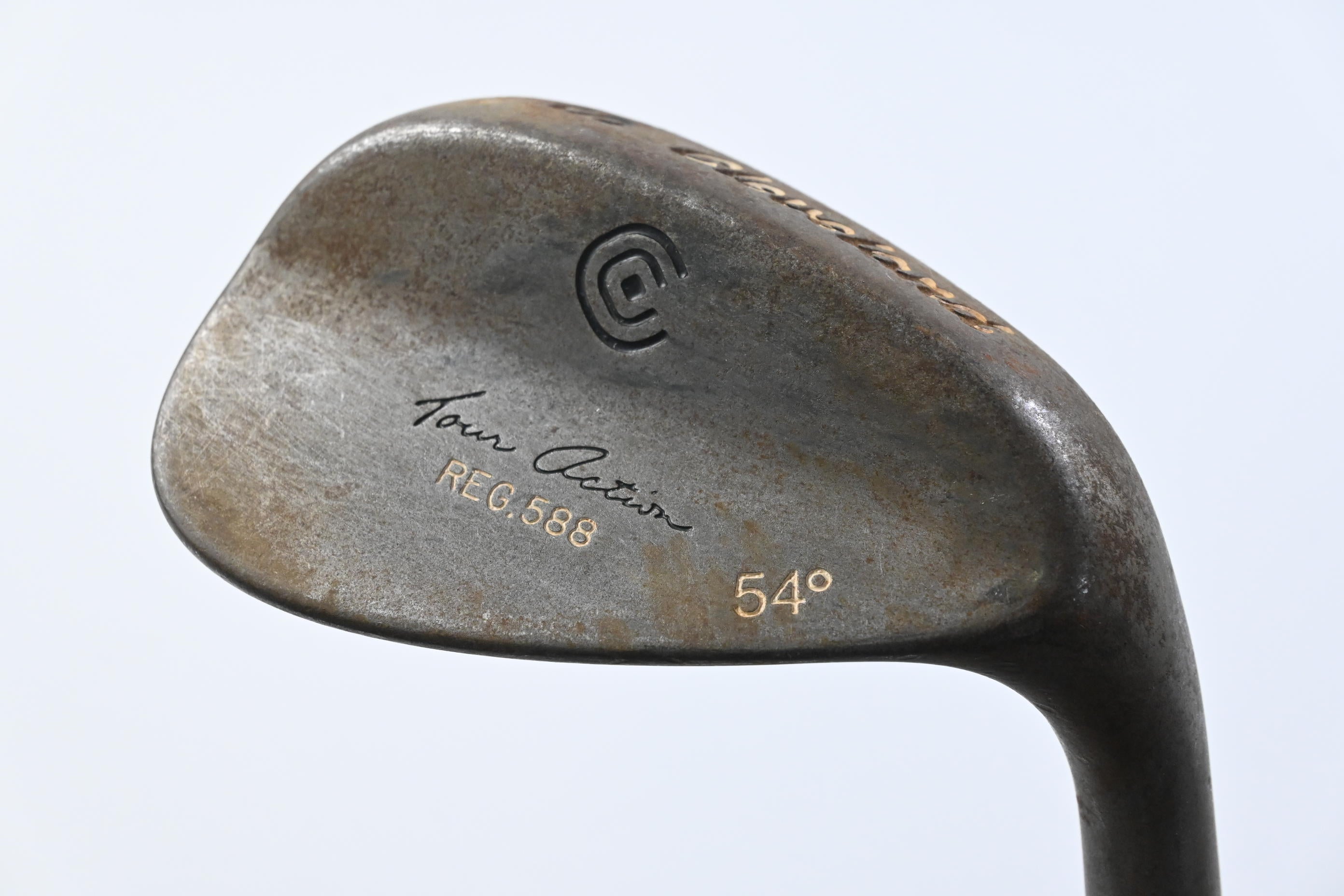 Cleveland 588 Tour Action Sand Wedge / 54 Degree / Stiff Flex Dynamic Gold Shaft