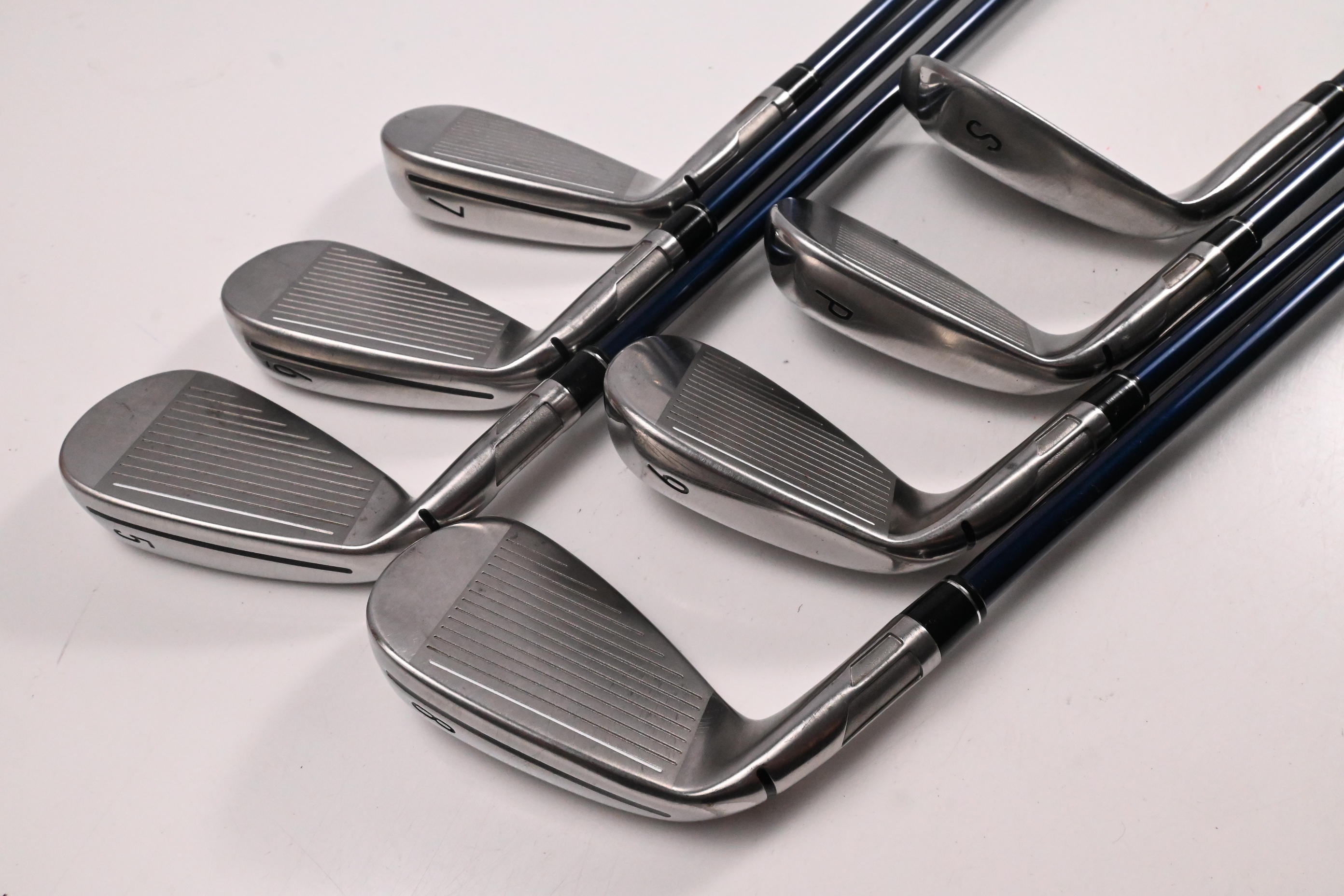Taylormade SIM2 Max Irons / 5-PW+SW / Regular Flex Fujikura Ventus Blue 6 Shafts