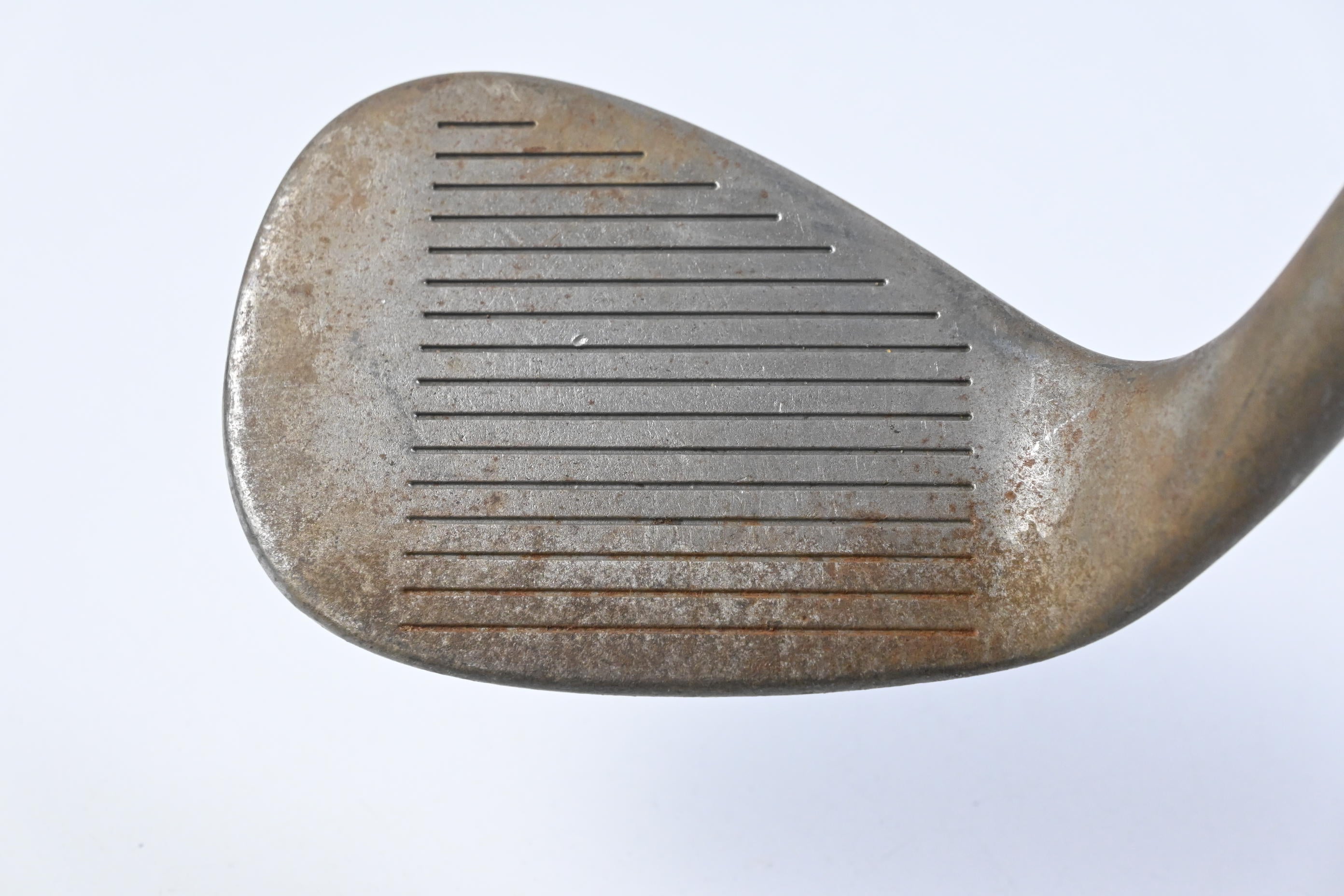 Cleveland 588 Tour Action Sand Wedge / 54 Degree / Stiff Flex Dynamic Gold Shaft