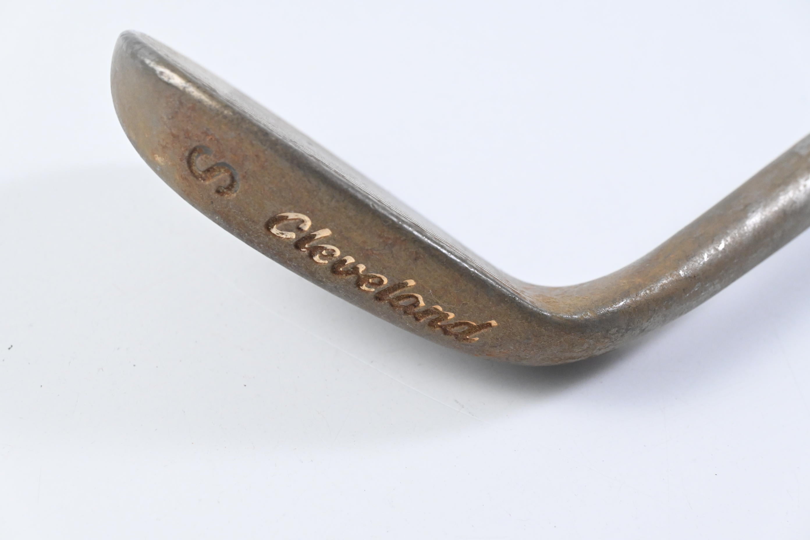 Cleveland 588 Tour Action Sand Wedge / 54 Degree / Stiff Flex Dynamic Gold Shaft