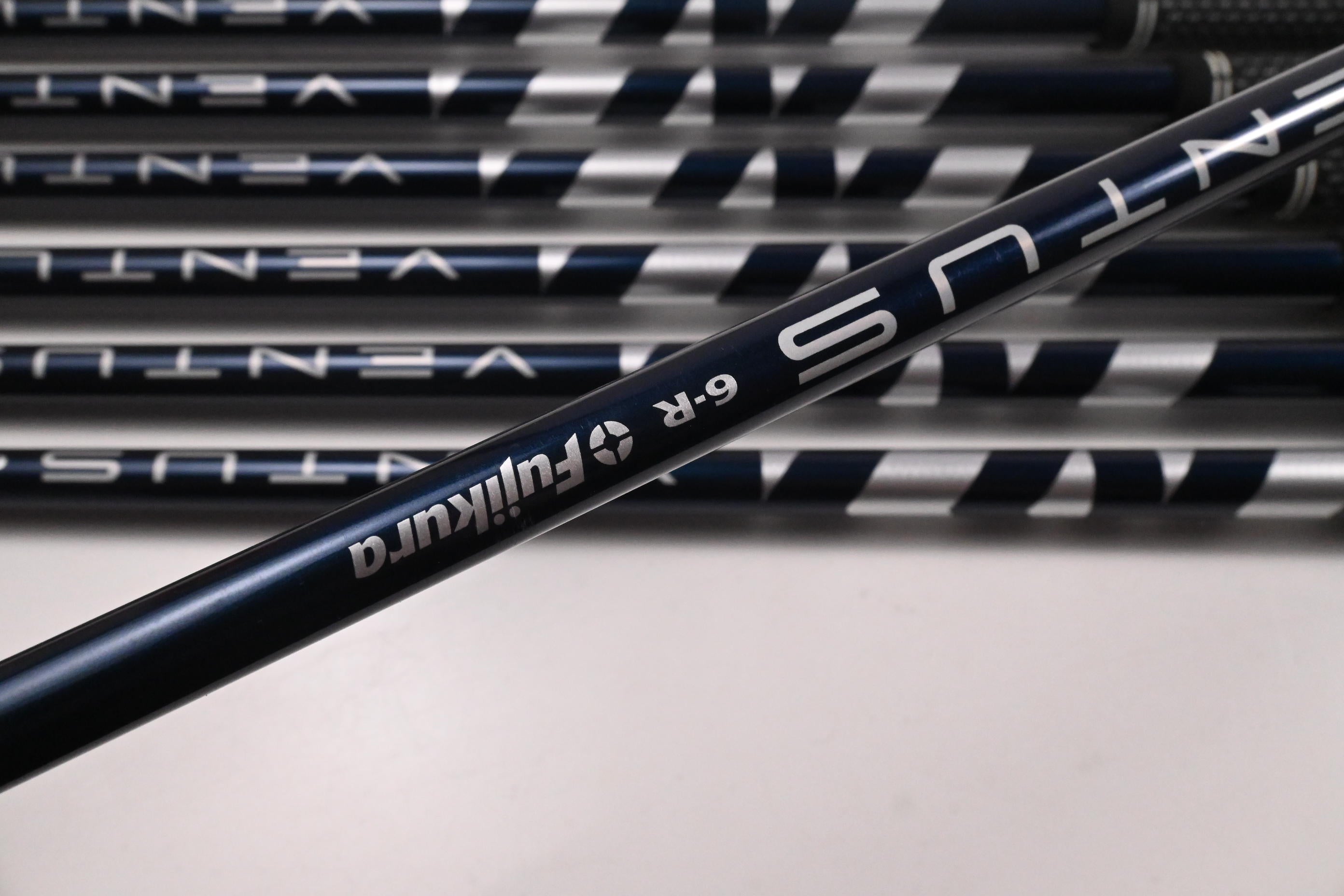 Taylormade SIM2 Max Irons / 5-PW+SW / Regular Flex Fujikura Ventus Blue 6 Shafts