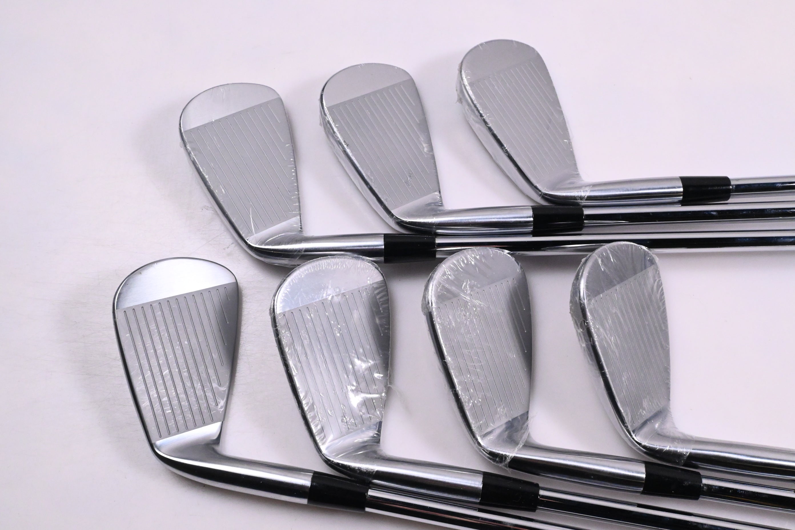 Mizuno Pro 243 Irons / 4-PW / Regular Flex Dynamic Gold Mid 100 R300 Shafts