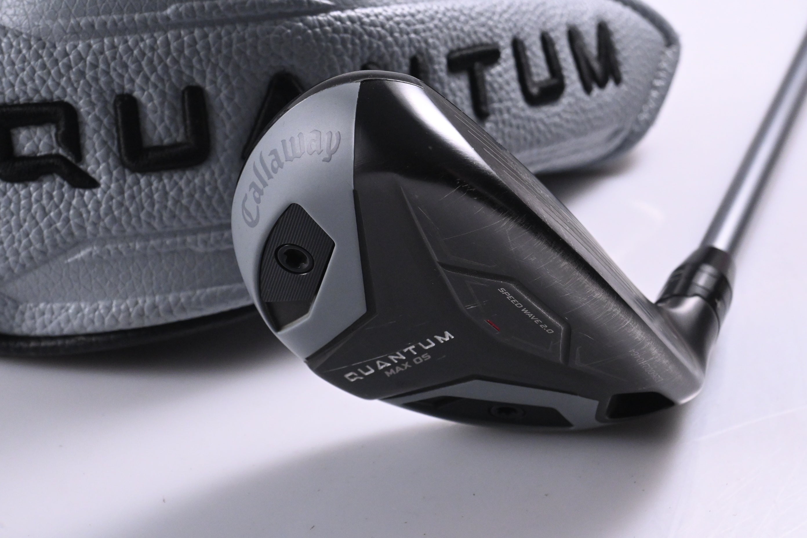 Callaway Quantum Max OS #6 Hybrid / 26 Degree / Regular Flex Denali Frost Silver
