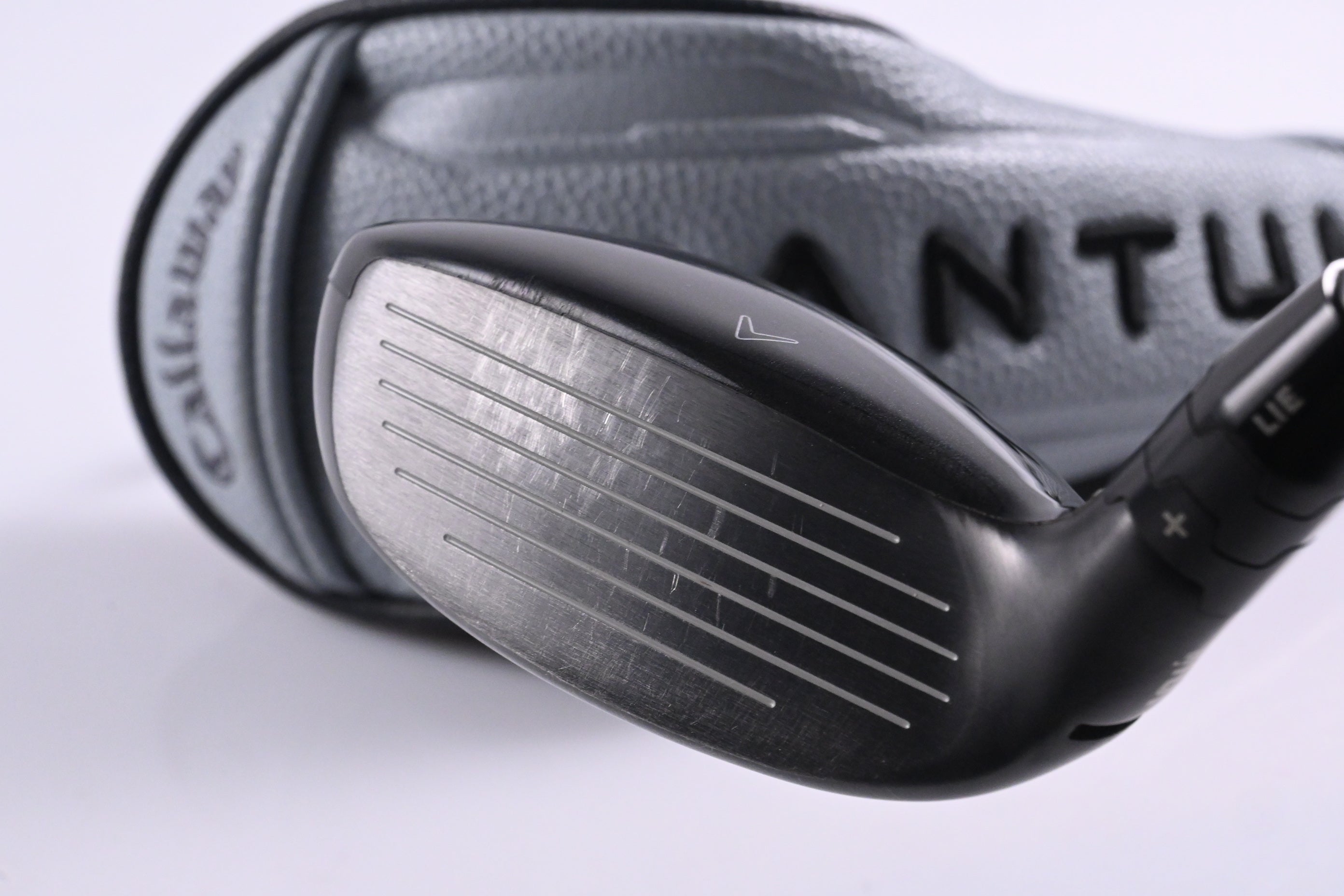 Callaway Quantum Max OS #6 Hybrid / 26 Degree / Regular Flex Denali Frost Silver