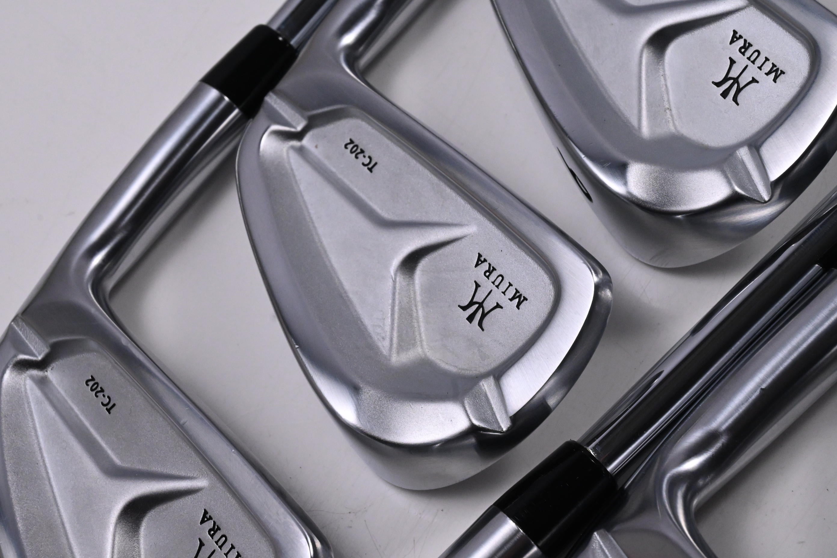 Miura TC-202 Irons / 4-PW+GW / Stiff Flex Dynamic Gold 115 S300 Shafts