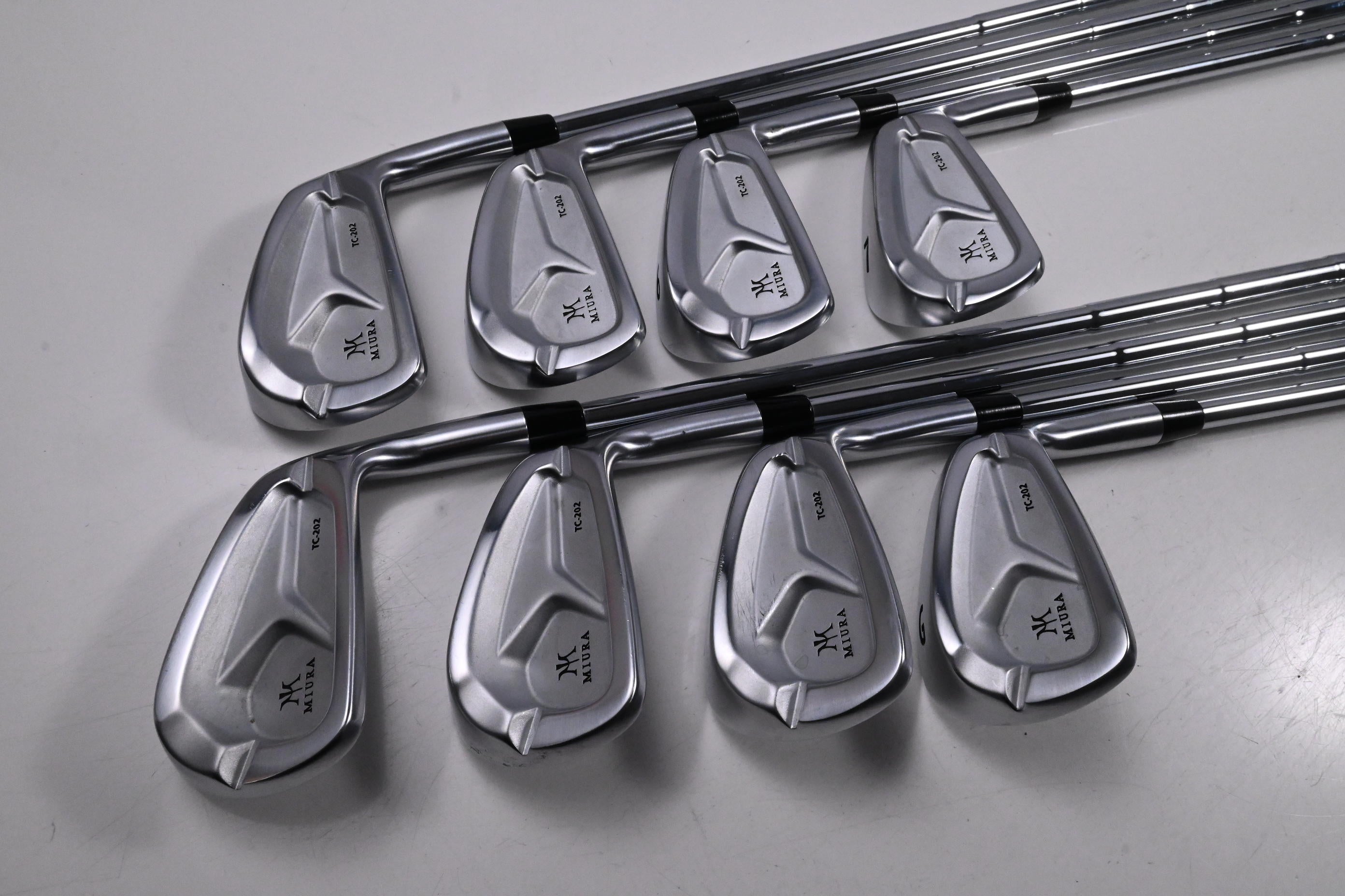 Miura TC-202 Irons / 4-PW+GW / Stiff Flex Dynamic Gold 115 S300 Shafts