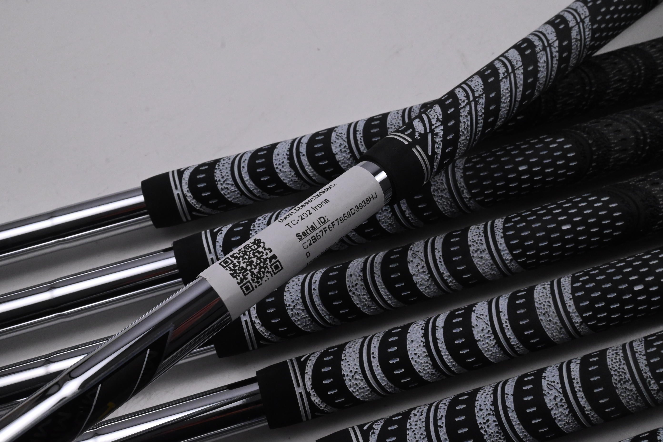 Miura TC-202 Irons / 4-PW+GW / Stiff Flex Dynamic Gold 115 S300 Shafts