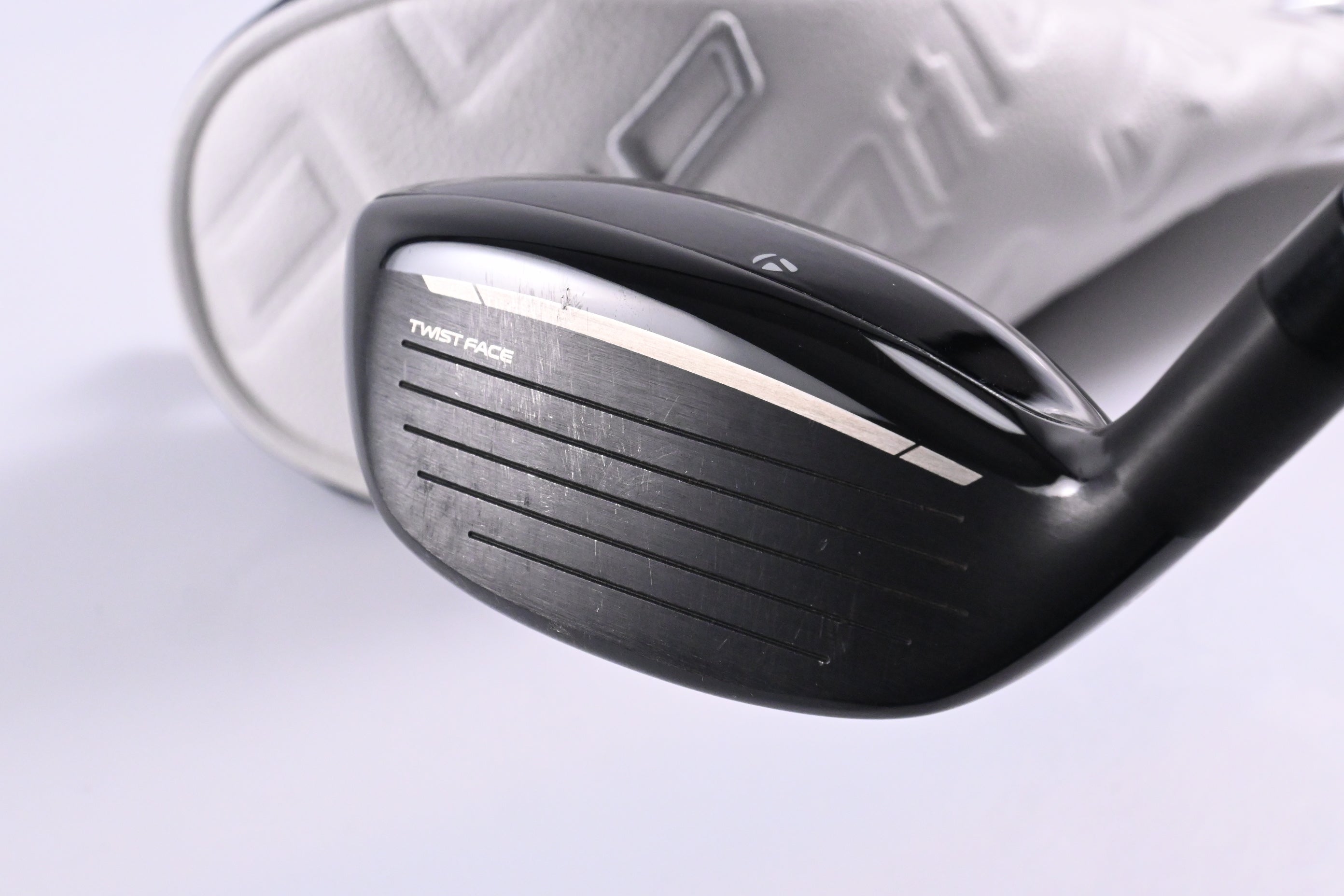 Taylormade Qi10 #6 Hybrid / 28 Degree / Regular Flex Fujikura Ventus TR Blue 6