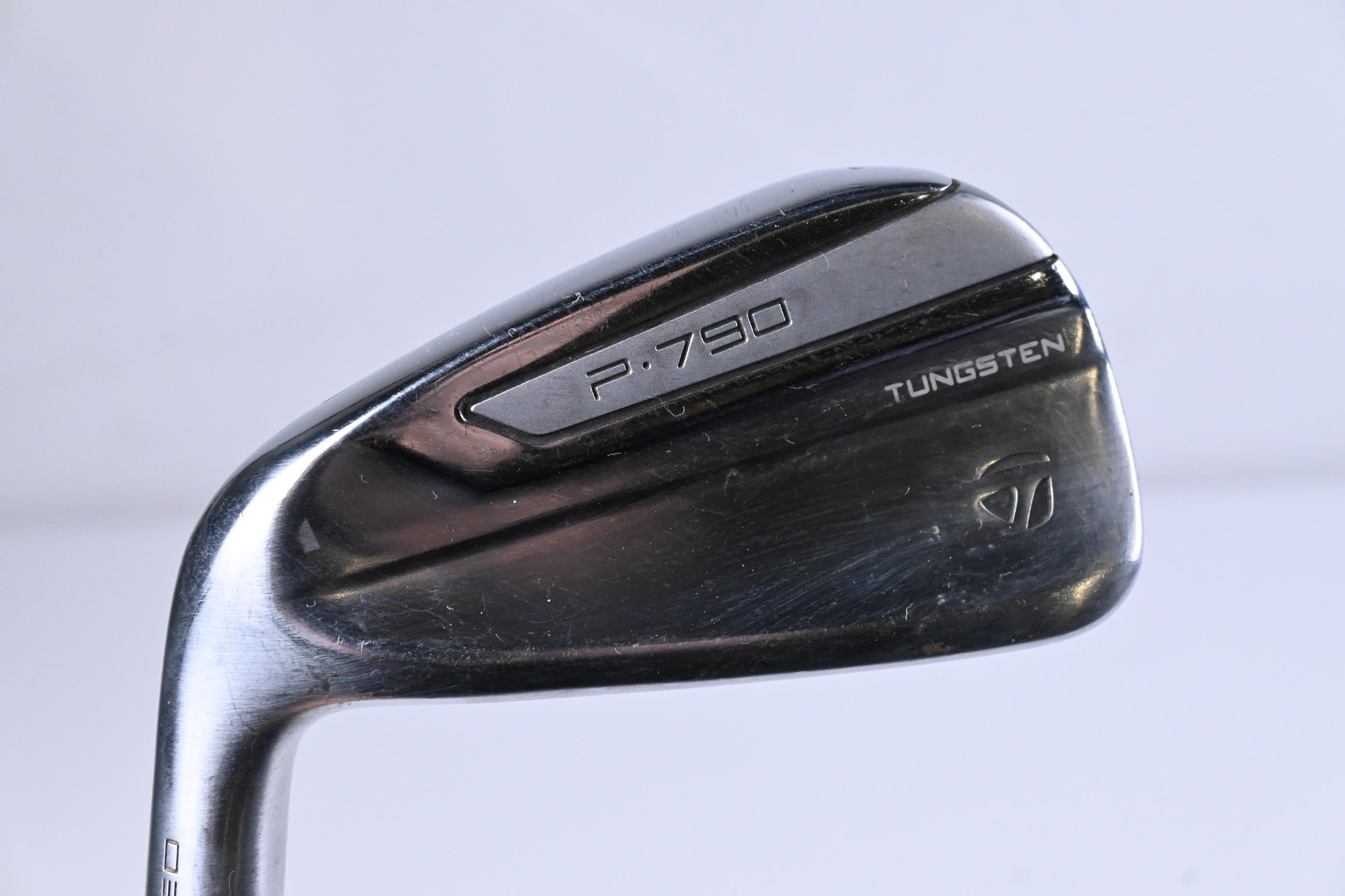Left Hand Taylormade P790 2019 #7 Iron / Regular Flex Dynamic Gold 105 R300