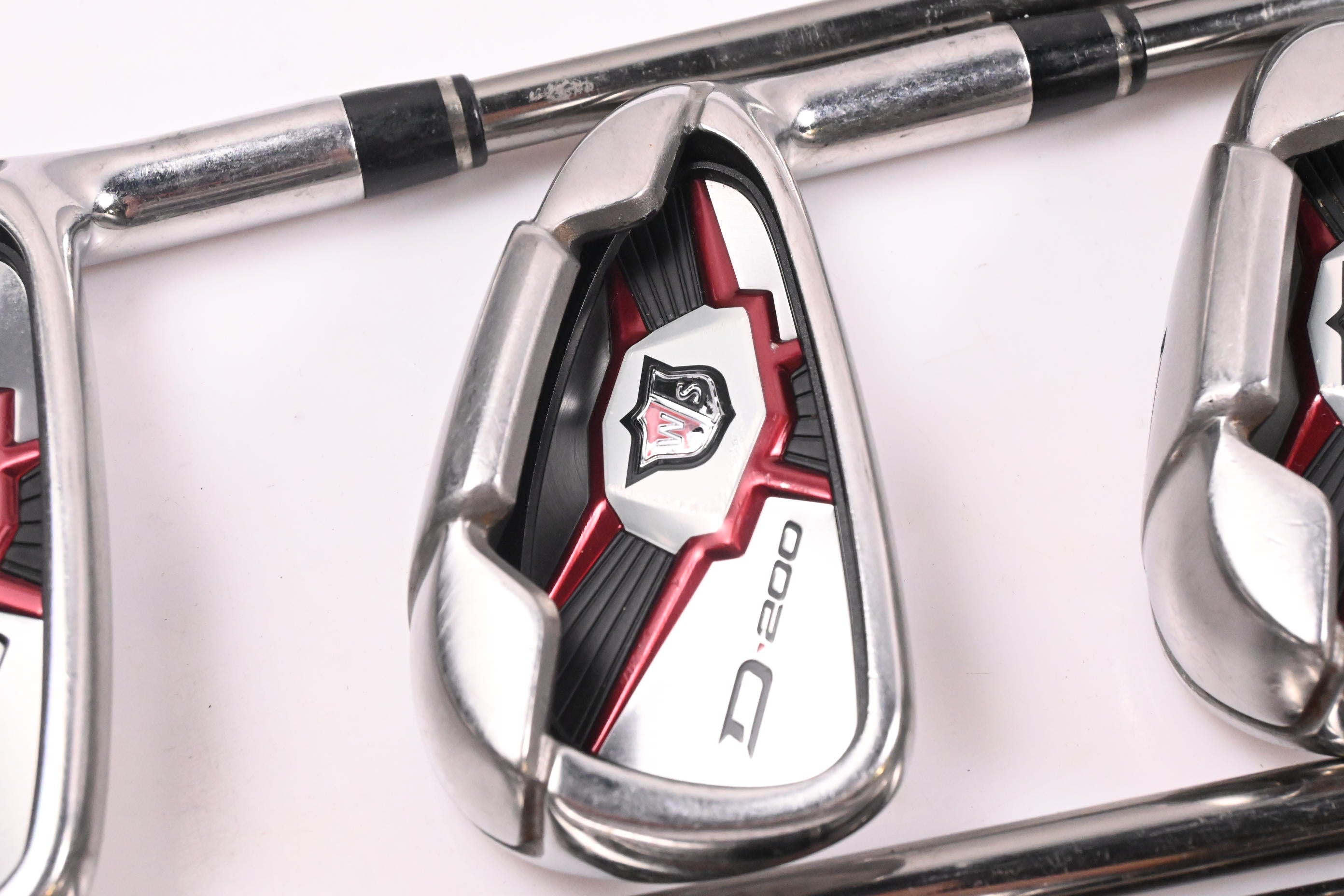 Wilson D200 Irons / 5-PW+SW / Regular Flex UST Elements Chrome 59 Shafts