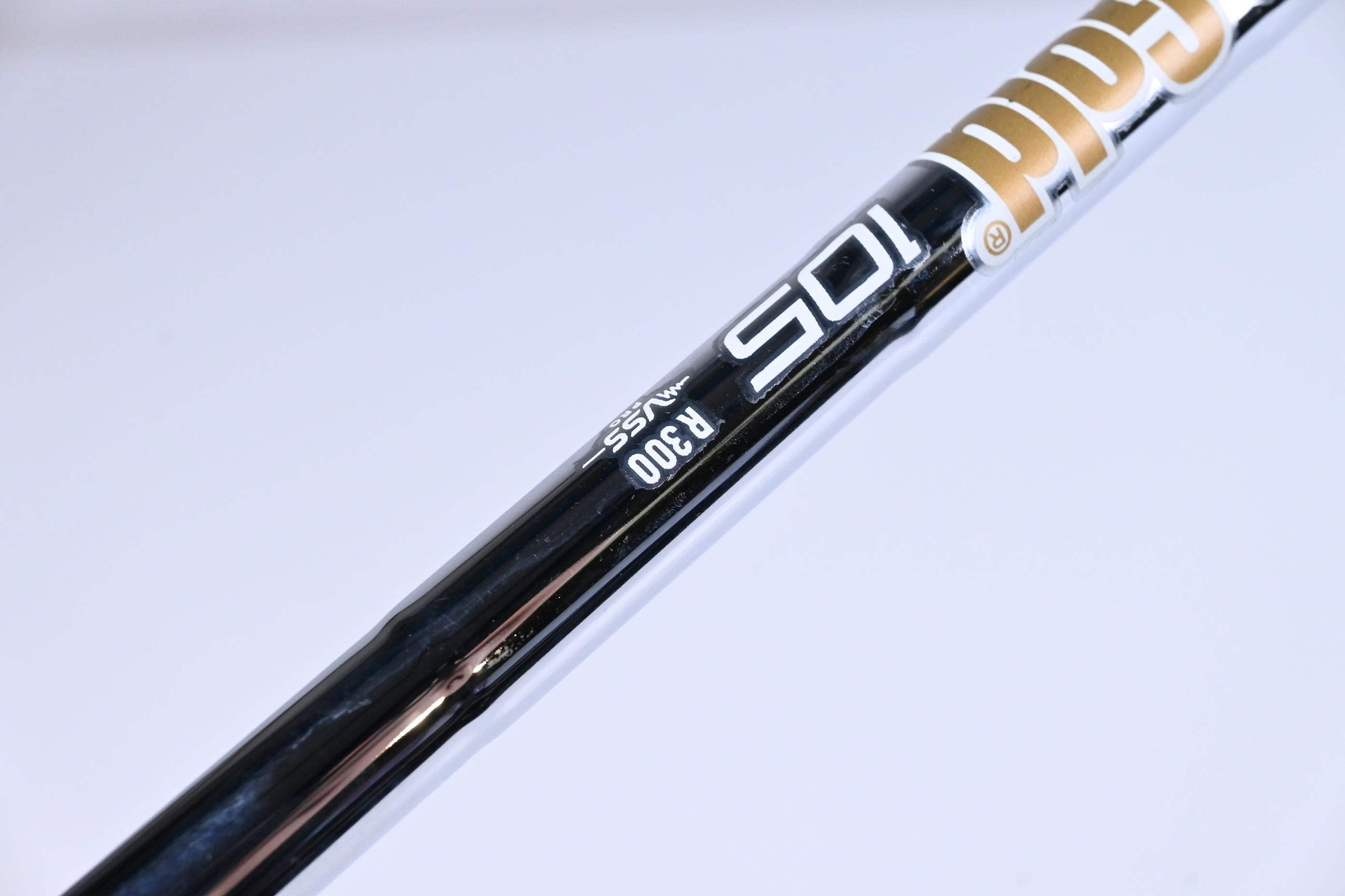 Left Hand Taylormade P790 2019 #7 Iron / Regular Flex Dynamic Gold 105 R300