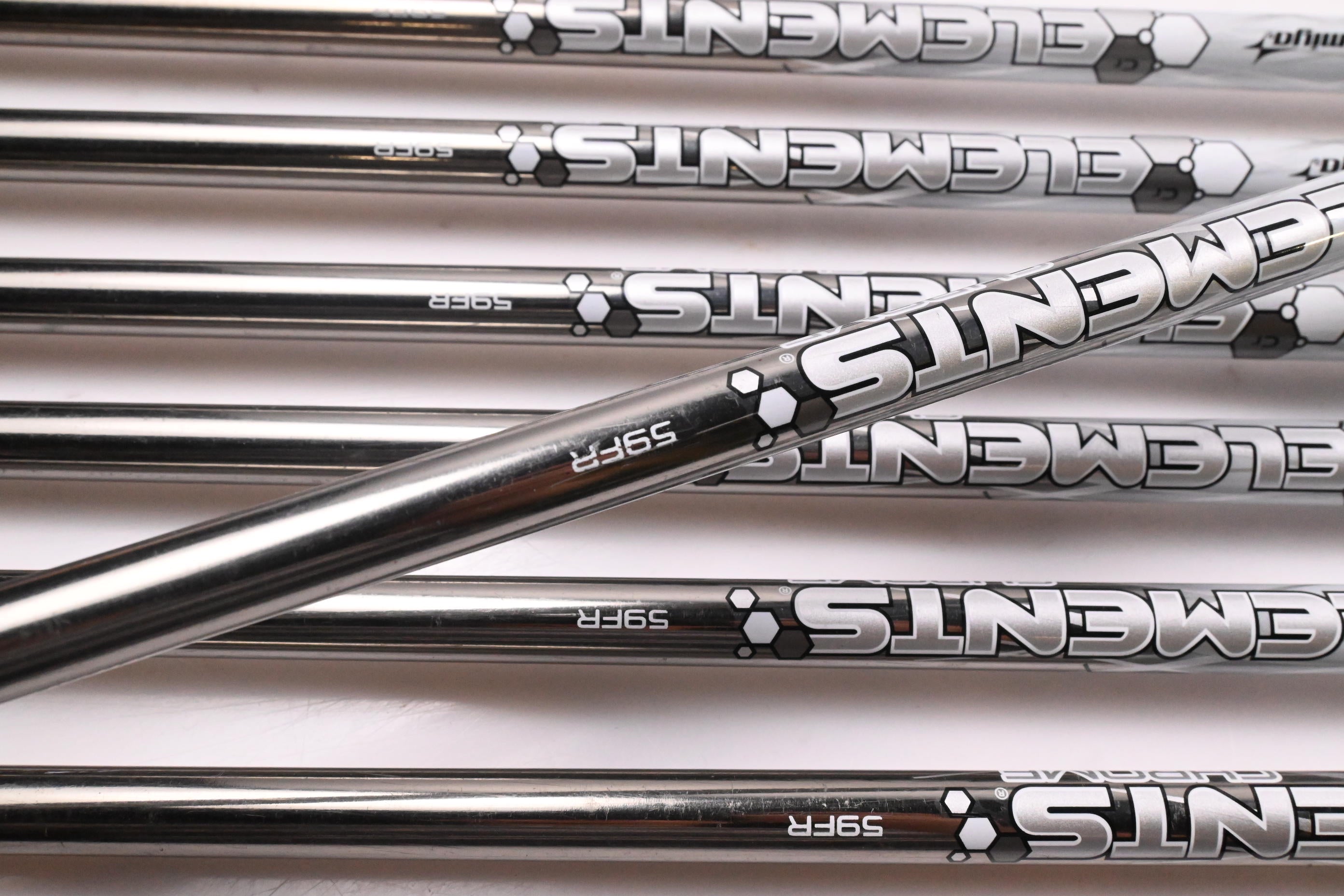 Wilson D200 Irons / 5-PW+SW / Regular Flex UST Elements Chrome 59 Shafts