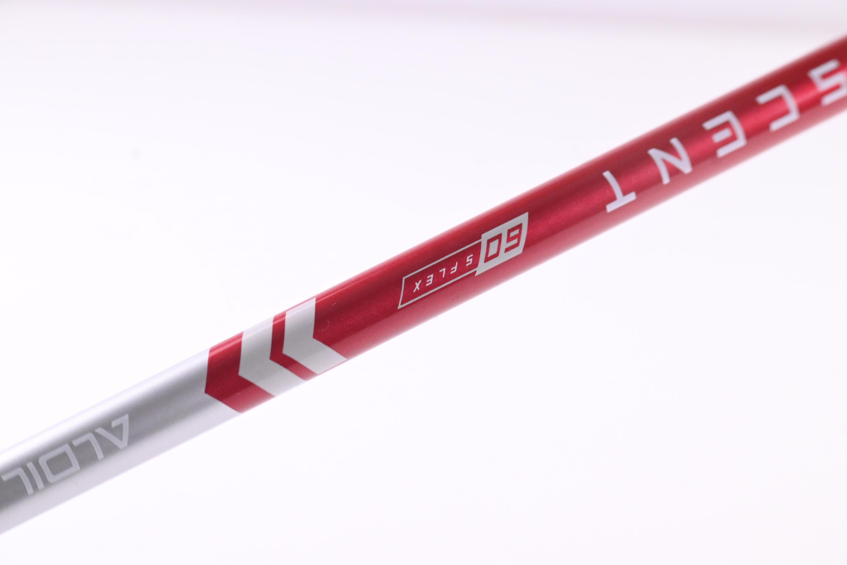Titleist 910 D2 Driver / 10.5 Degree / Stiff Flex Aldila Ascent Red 60 Shaft