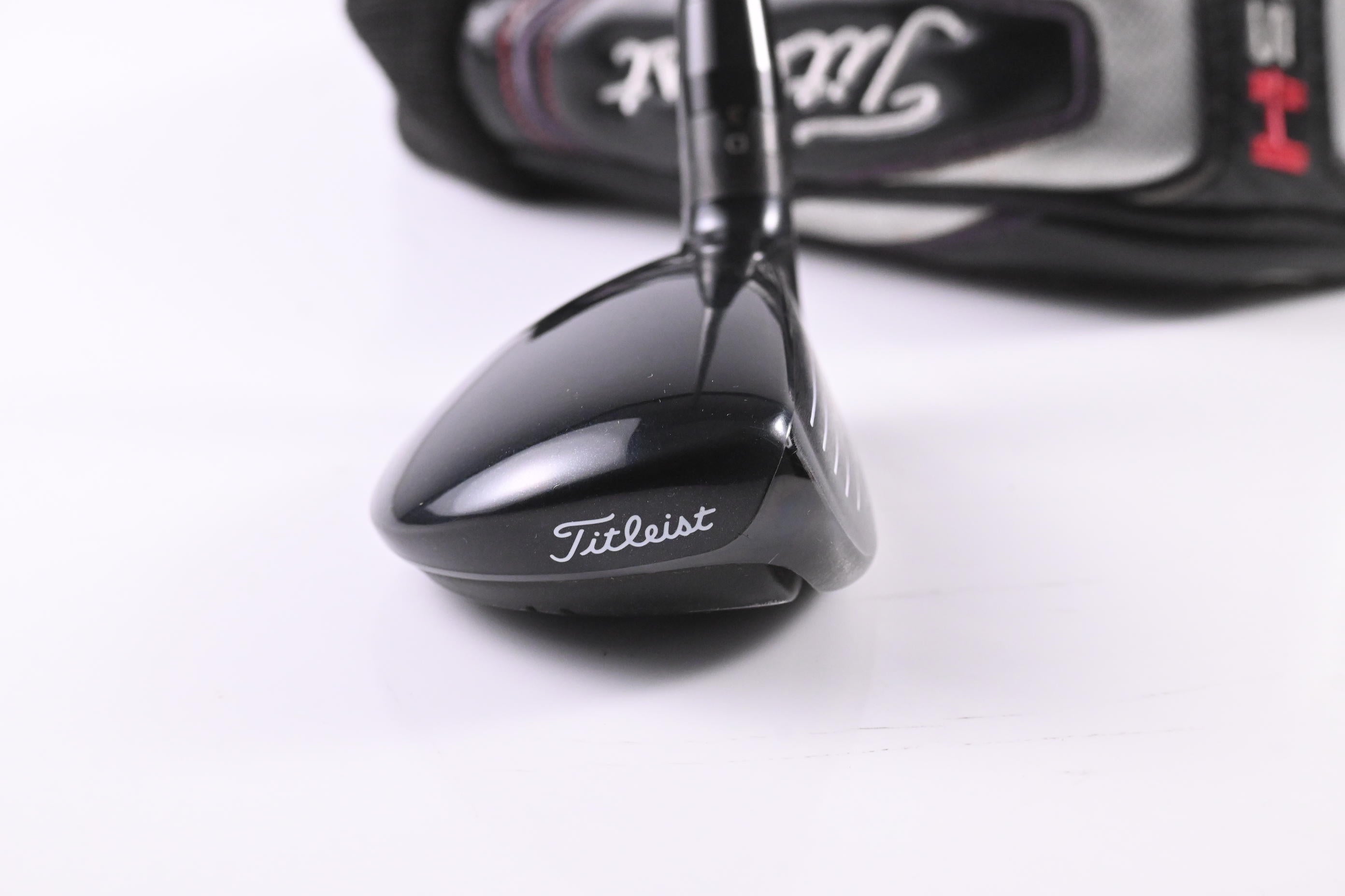 Titleist 915H #2 Hybrid / 18 Degree / Stiff Flex Diamana D+ White 90 Shaft