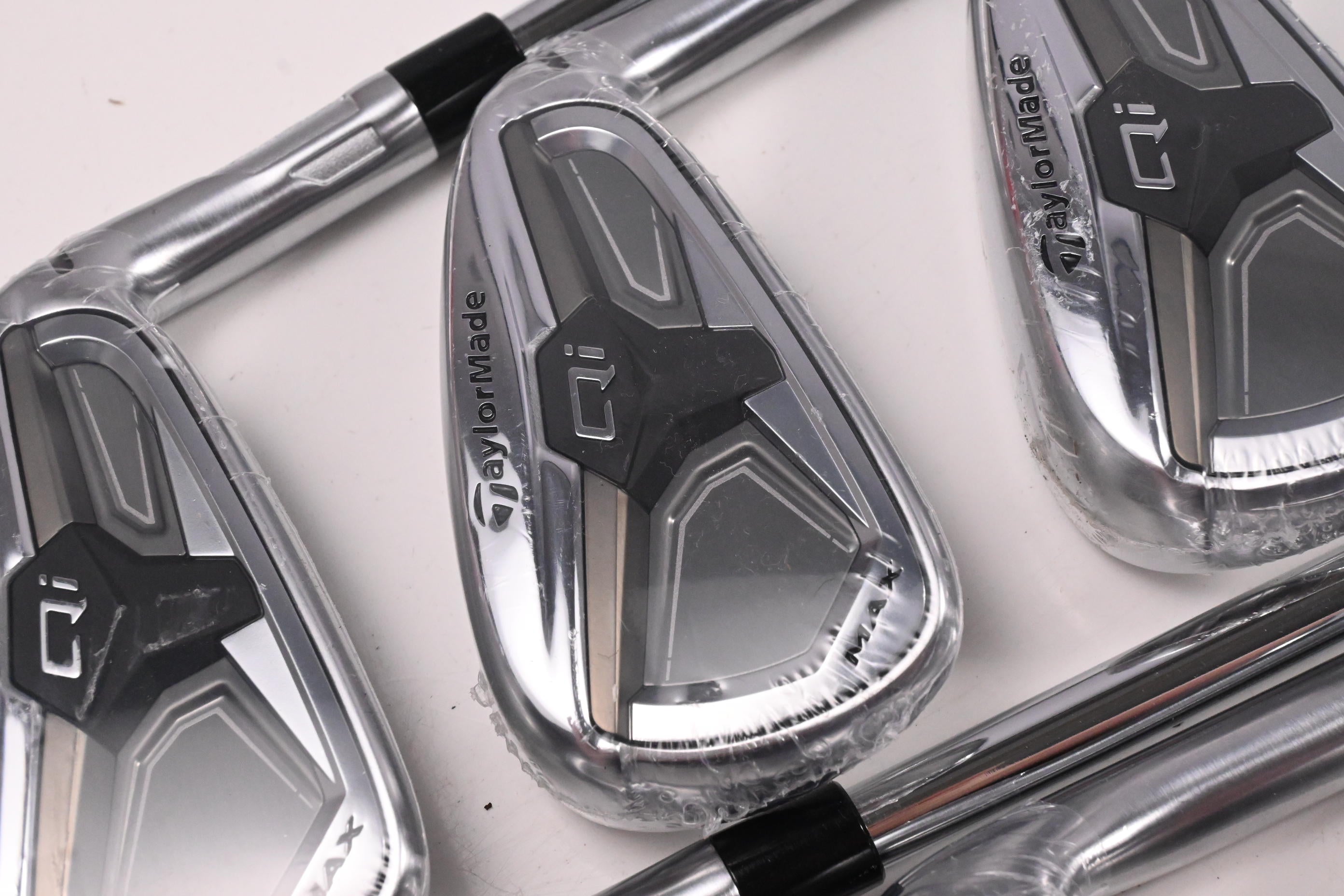 Taylormade Qi Max Irons / 5-PW+SW+LW / Regular Flex KBS MAX MT 85 Shafts