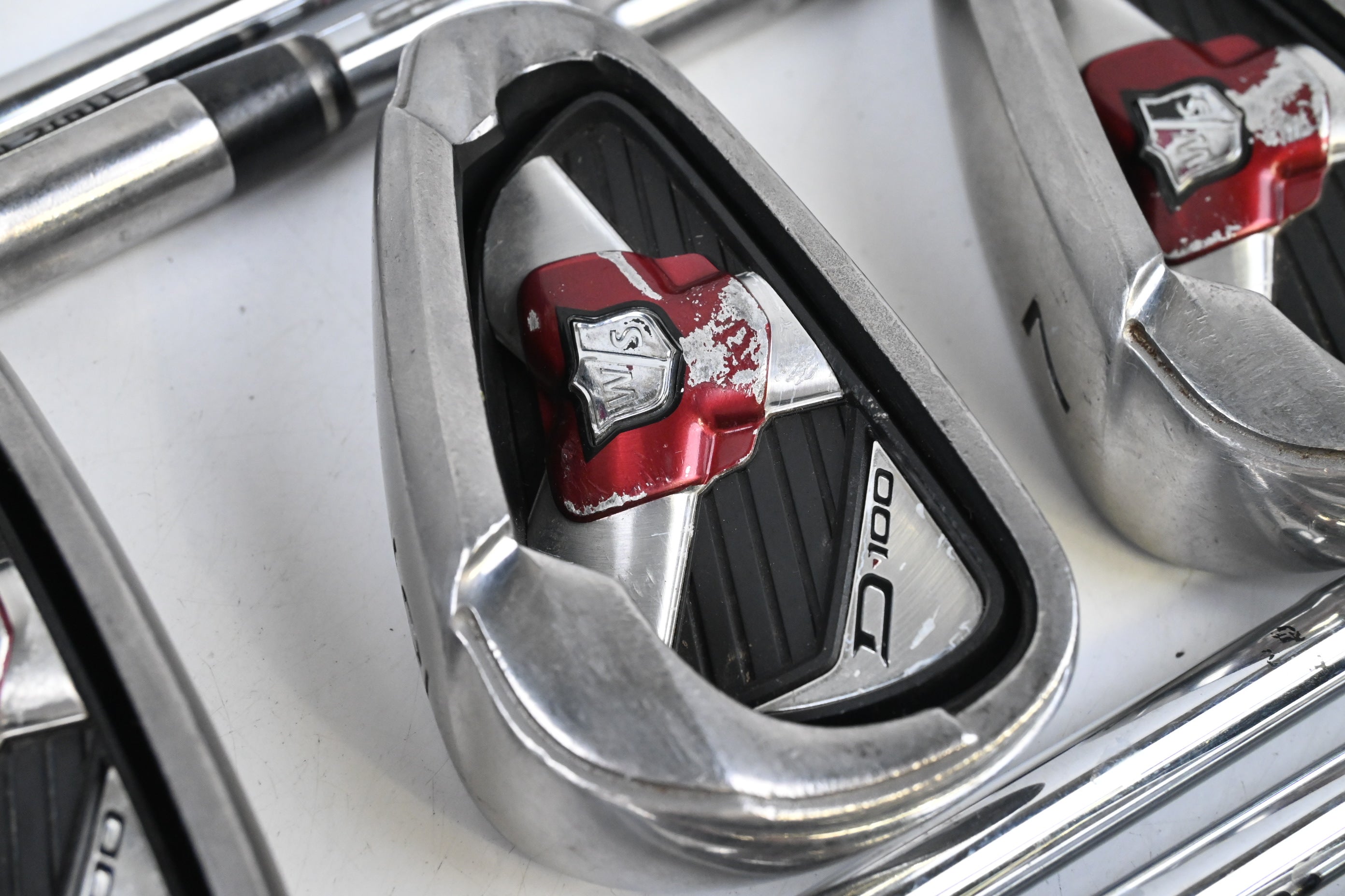 Wilson D100 Irons / 4-PW+SW / Uniflex SL85 Shafts