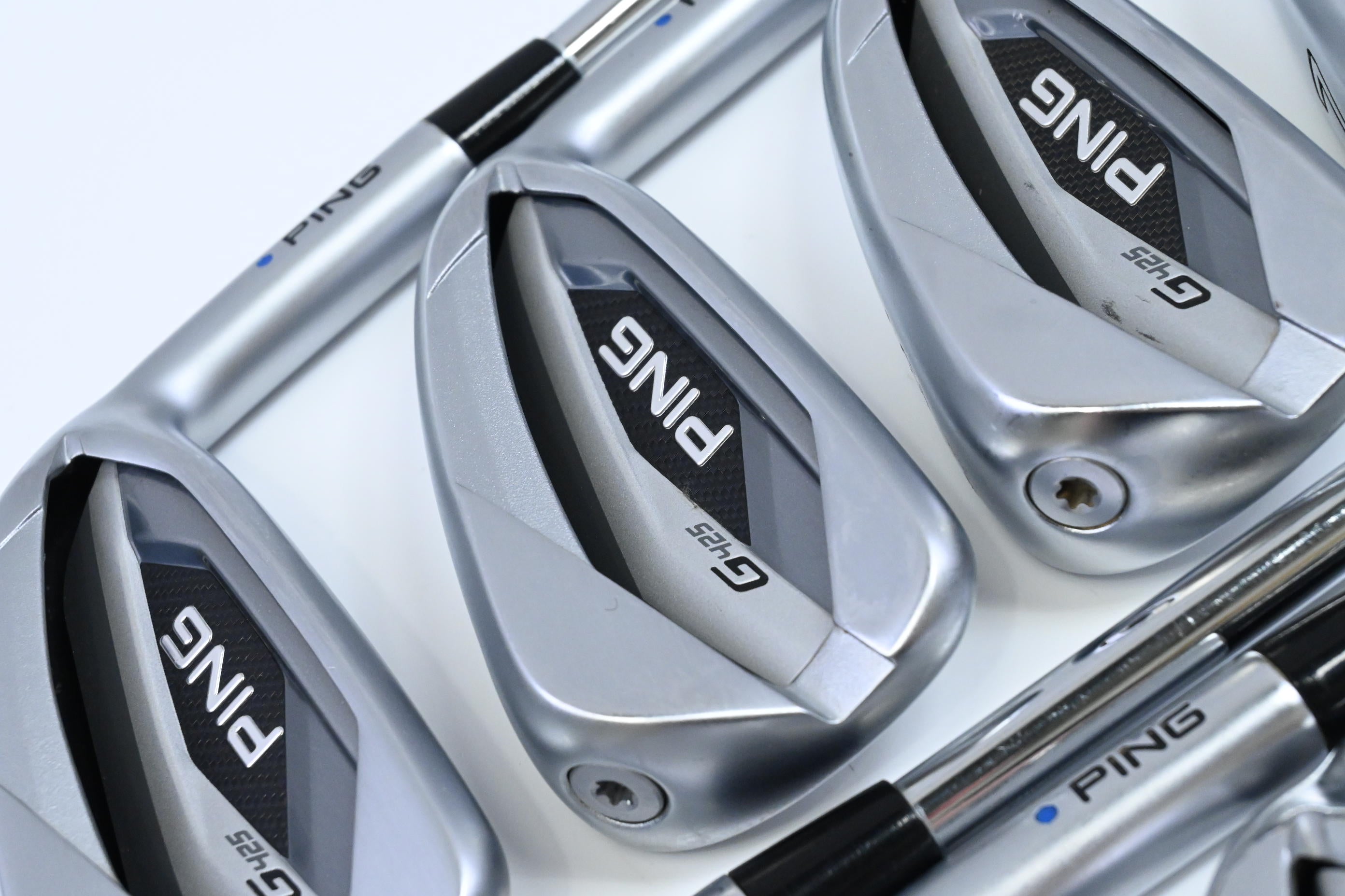 Ping G425 Irons / 4-PW+UW+SW / Blue Dot / Regular Flex Ping AWT 2.0 Shafts