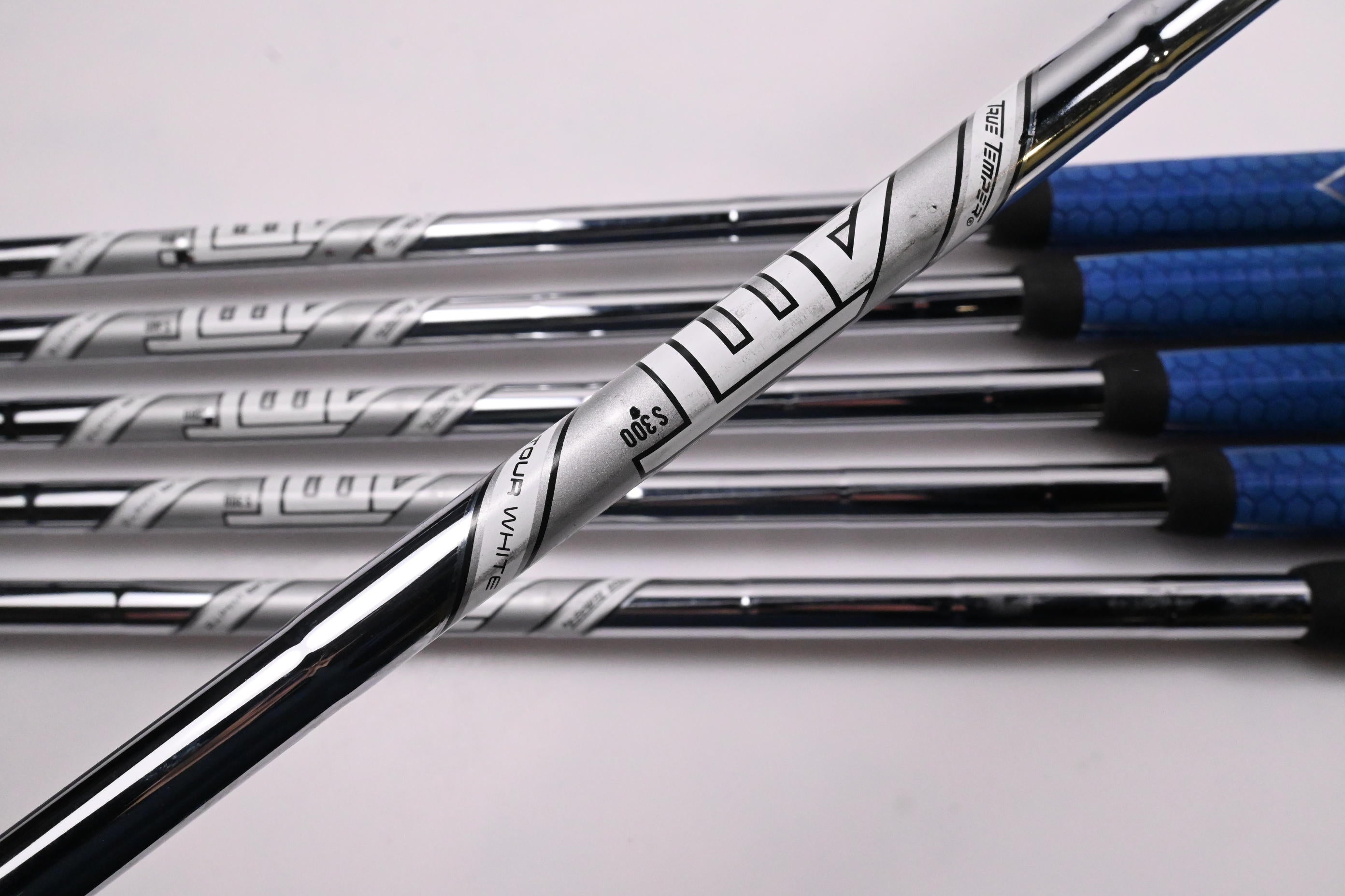 Titleist MB 620 Irons / 5-PW / Stiff Flex AMT Tour White S300 Shafts