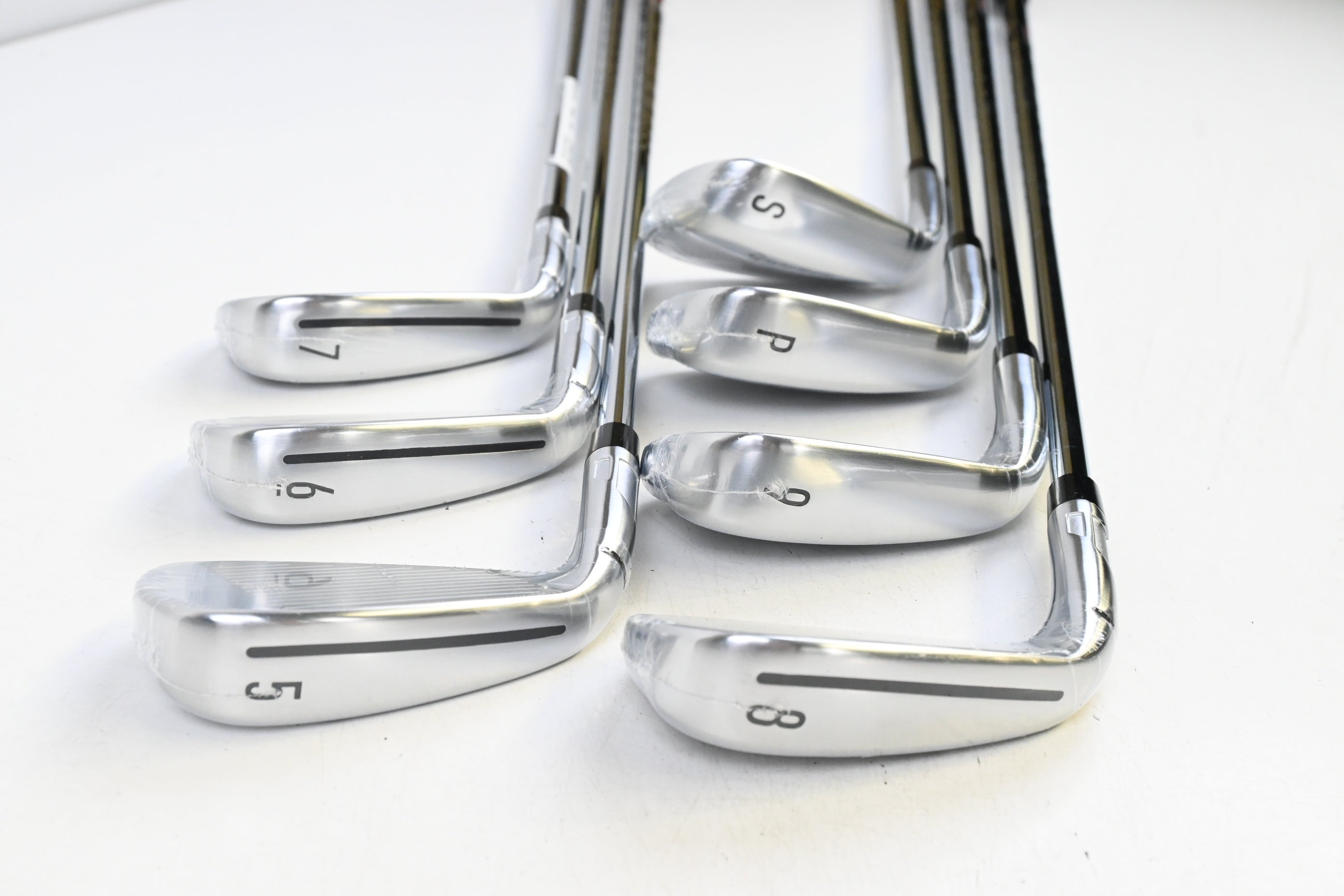 Taylormade Qi Max Irons / 5-PW+SW / Regular Flex KBS MAX MT 85 Shafts