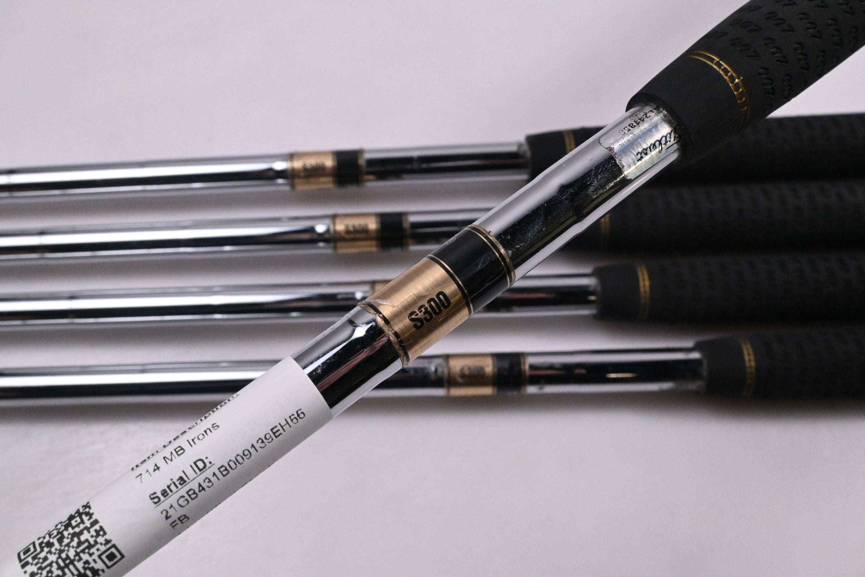 Titleist 714 MB Irons / 5-9i / Stiff Flex Dynamic Gold S300 Shafts
