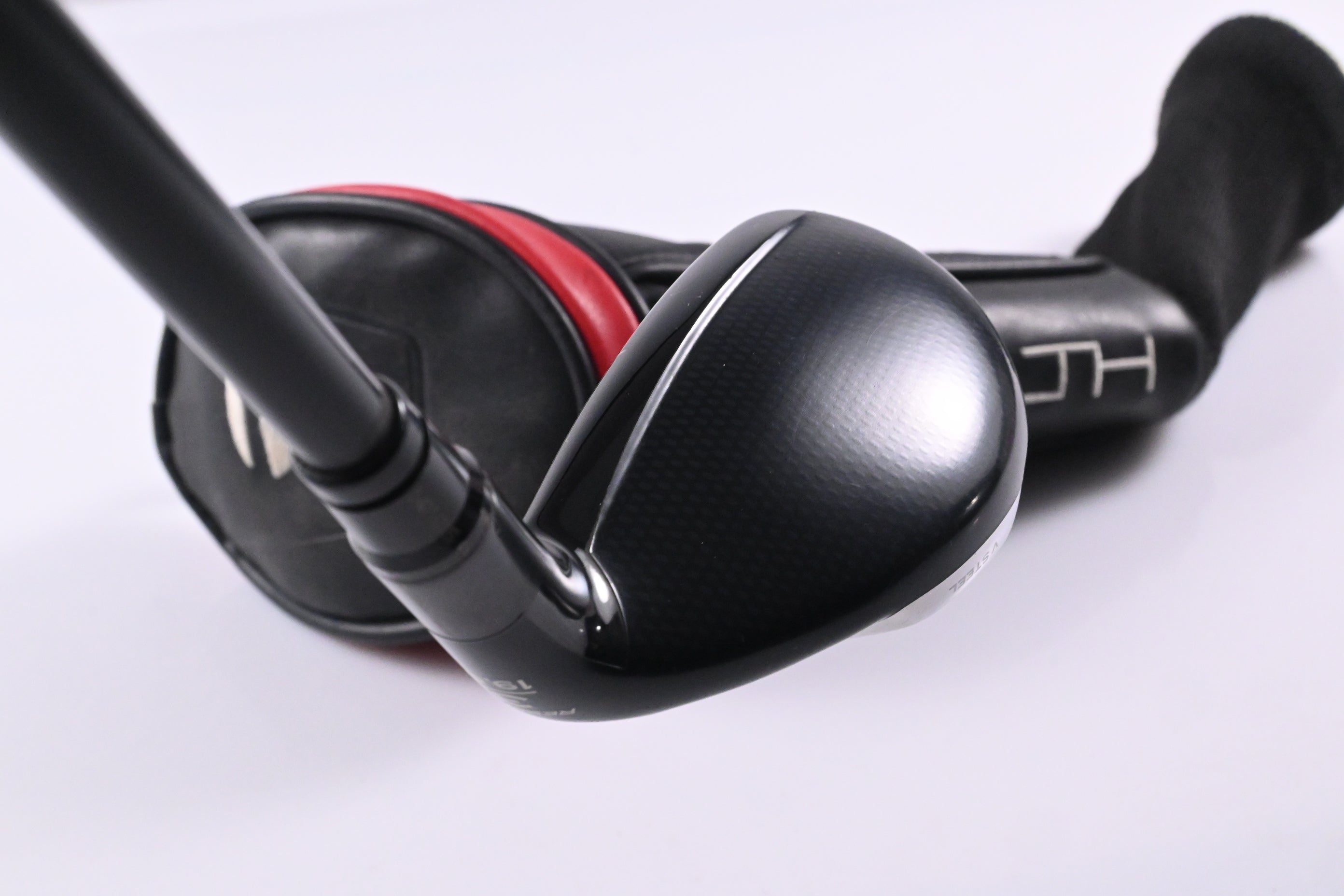 Taylormade Stealth Plus #3 Hybrid / 19.5 Degree / Stiff Flex HZRDUS Smoke RDX Red 80