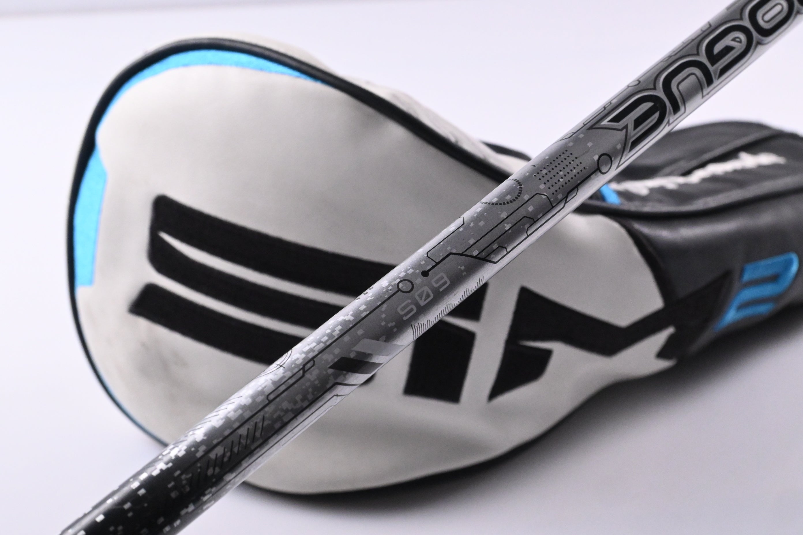 Taylormade SIM2 Max Driver / 9 Degree / Stiff Flex Aldila Rogue 60 Shaft
