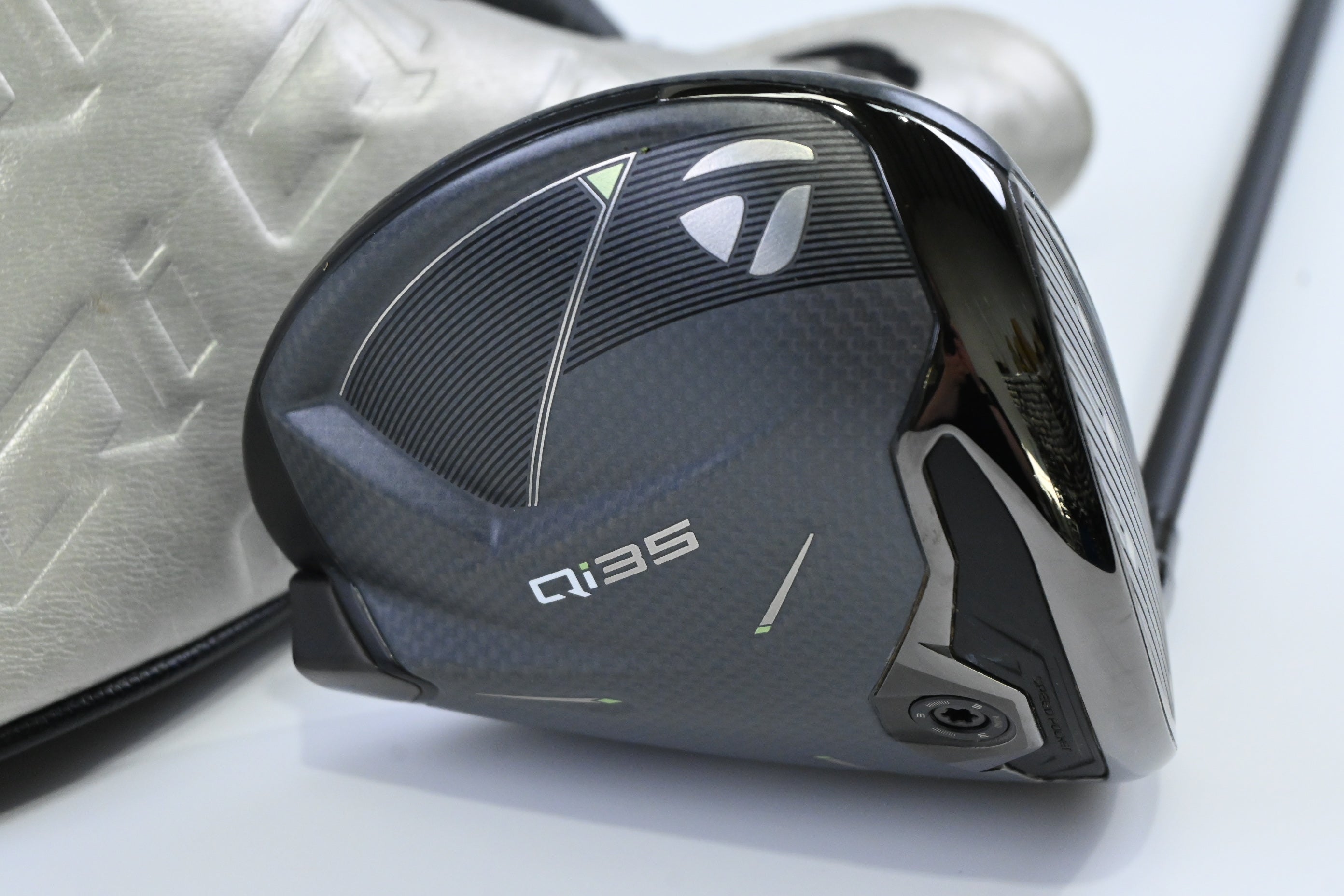 Taylormade Qi35 Driver / 12 Degree / X-Flex KBS Reax Red 60 Shaft