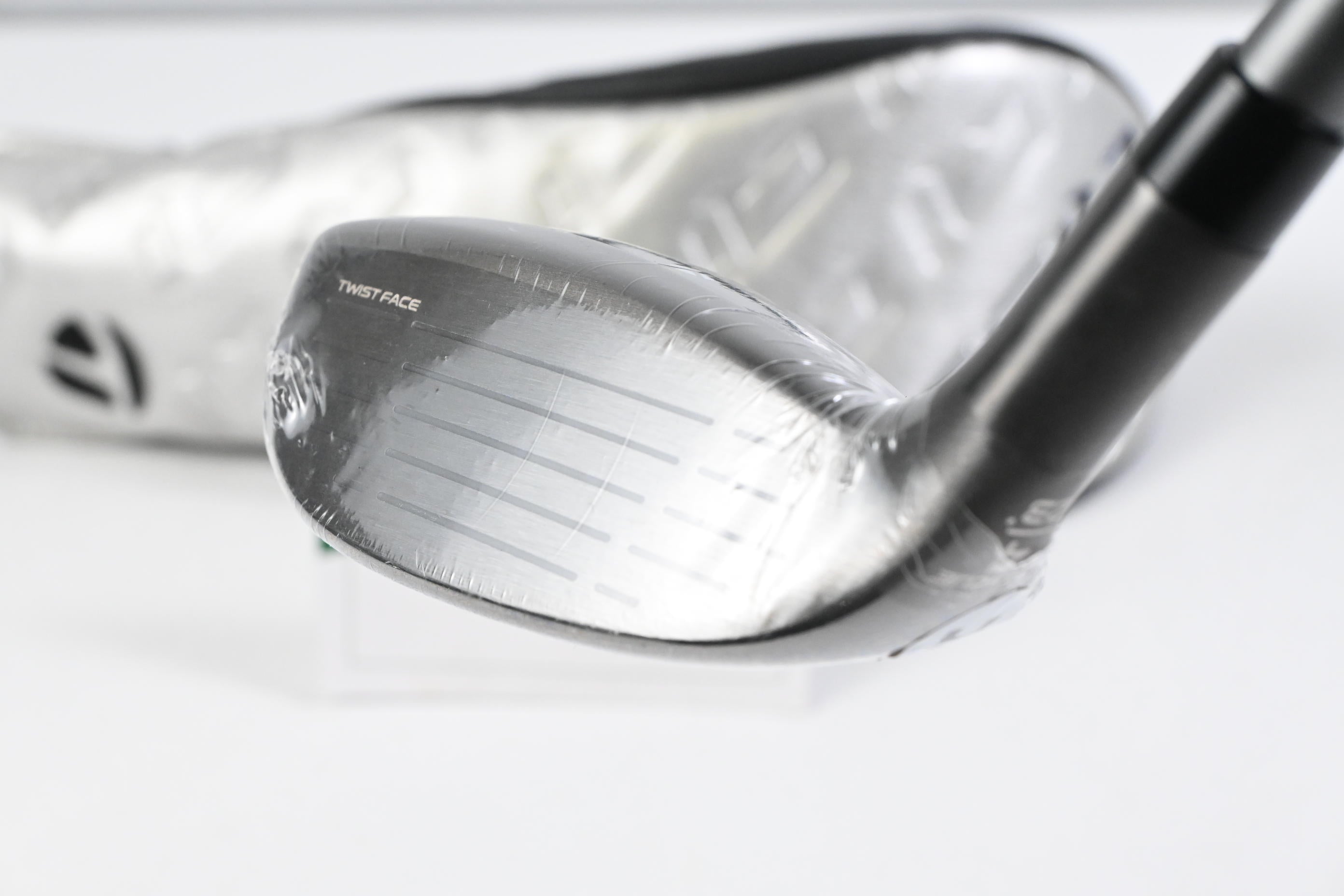 Taylormade Qi35 Max #4 Hybrid / 23 Degree / Regular Flex Fujikura Air Speeder 50