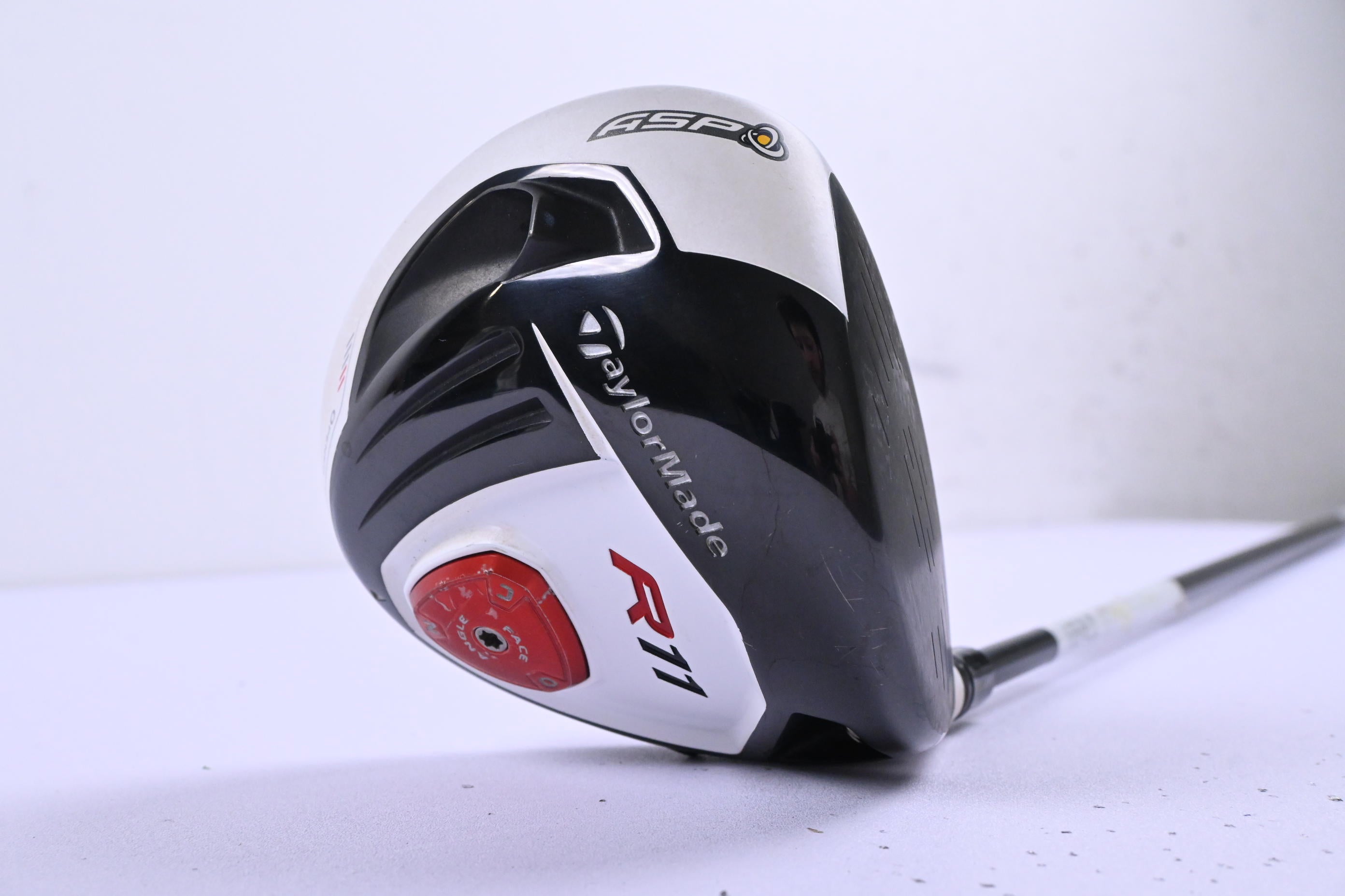 Taylormade R11 Driver / 10.5 Degree / Regular Flex Fujikura Blur 60 Shaft